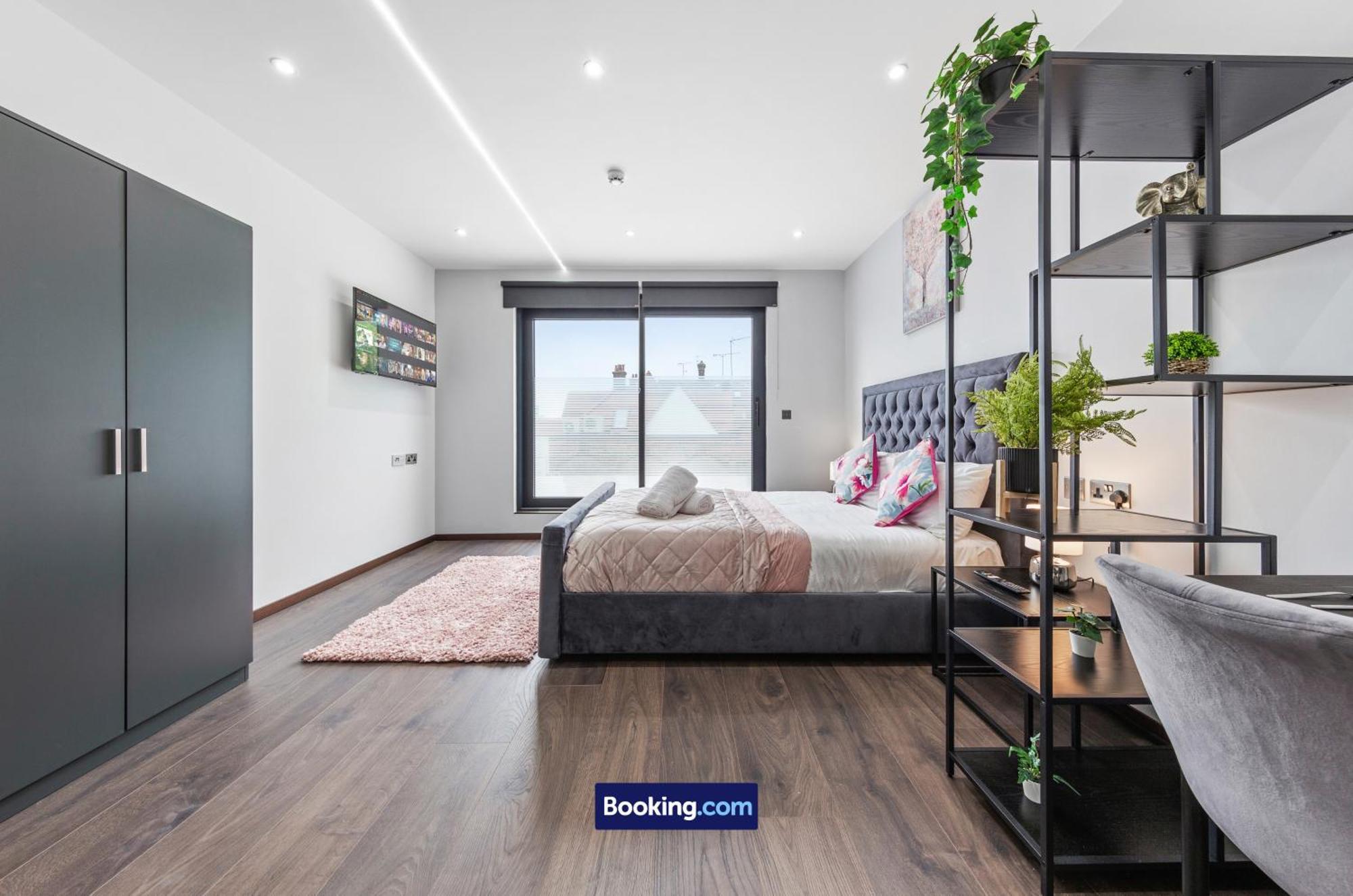 Stylish By Smart Short Lets & Serviced Woodstock With Free Wifi Apartment