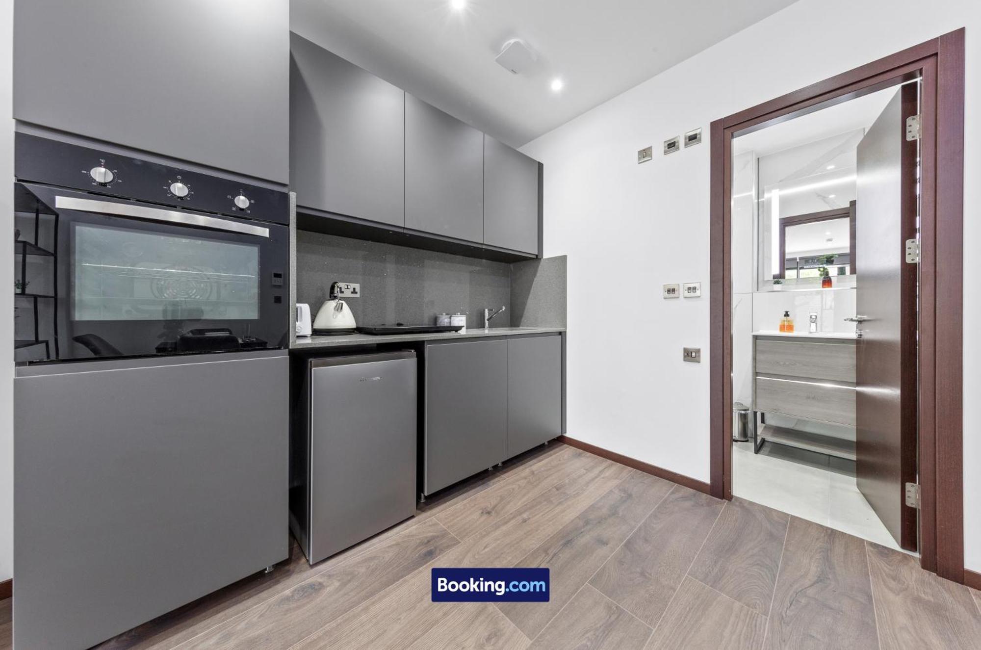 Apartment Stylish By Smart Short Lets & Serviced Woodstock With Free Wifi
