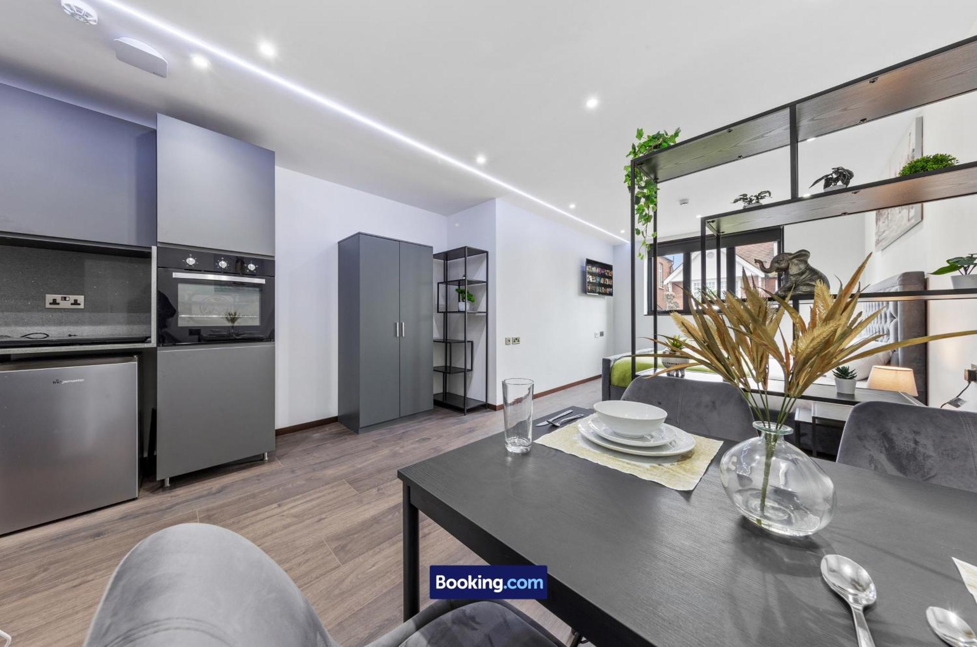 Apartment Stylish By Smart Short Lets & Serviced Woodstock With Free Wifi *