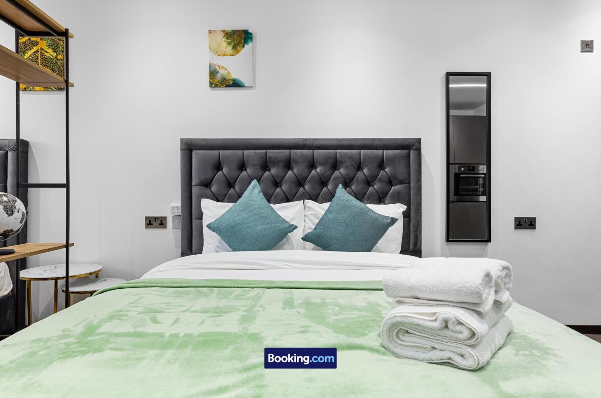 Stylish By Smart Short Lets & Serviced Woodstock With Free Wifi