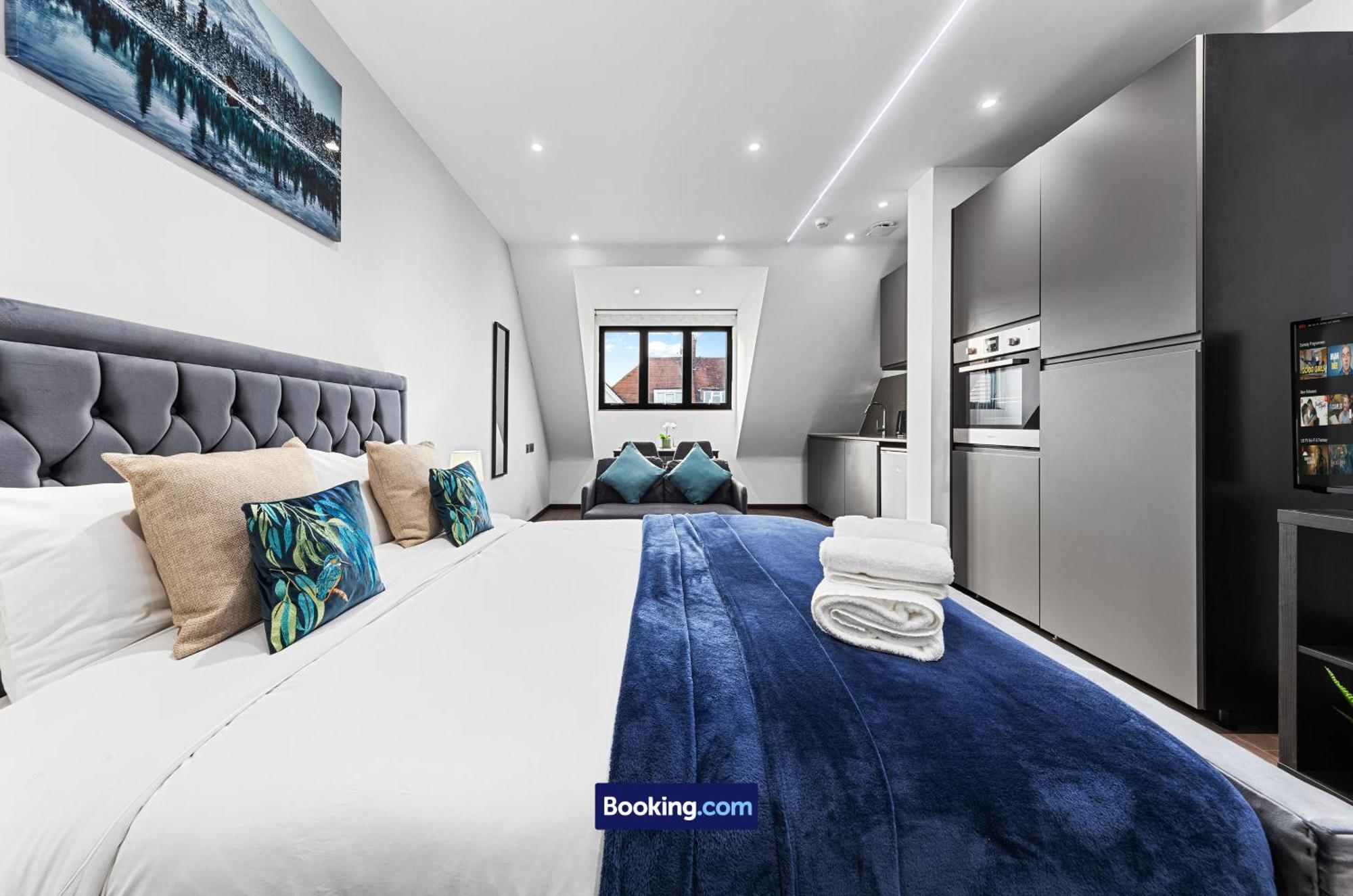 Stylish By Smart Short Lets & Serviced Woodstock With Free Wifi Apartment London