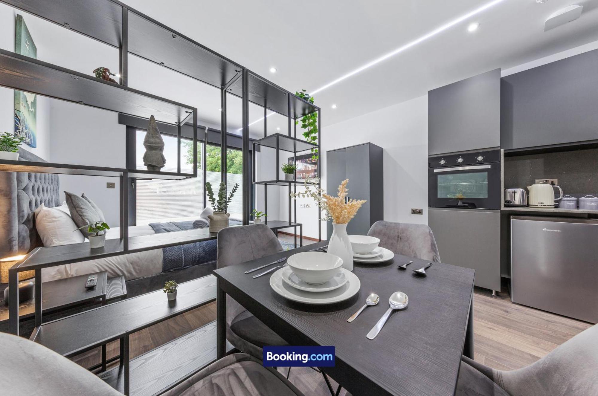 Stylish By Smart Short Lets & Serviced Woodstock With Free Wifi