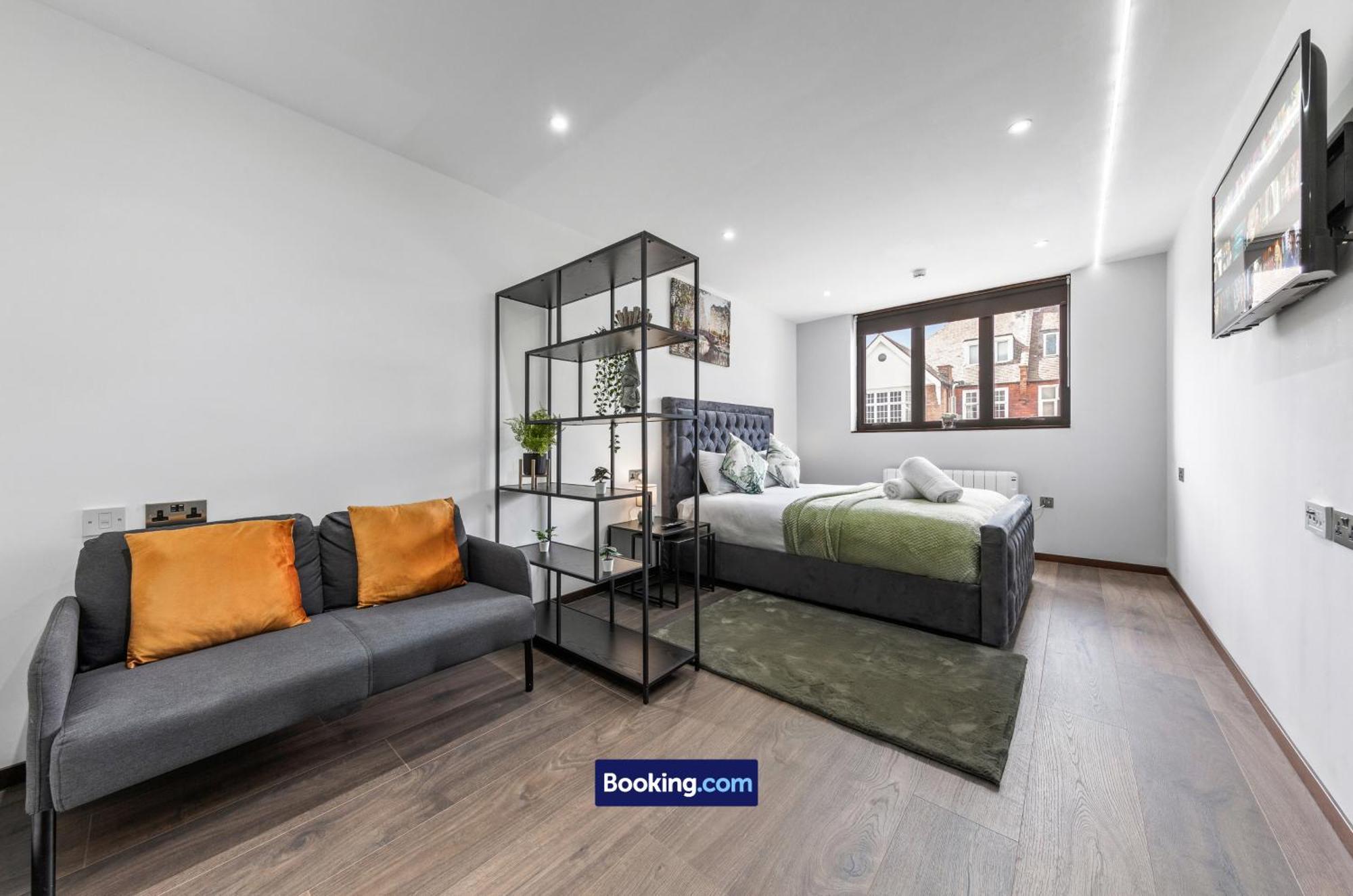 Stylish By Smart Short Lets & Serviced Woodstock With Free Wifi