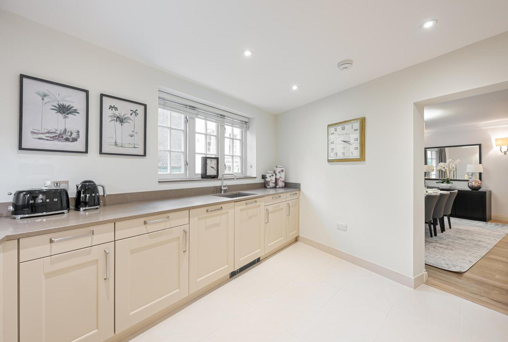 Apartamento Modern 3 Bedroom Luxury House With Garage In