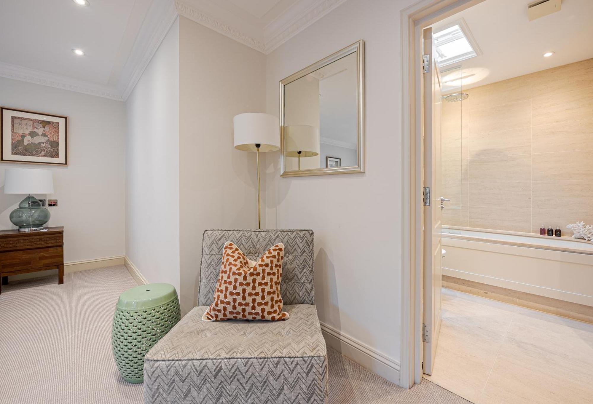 Modern 3 Bedroom Luxury House With Garage In Apartamento