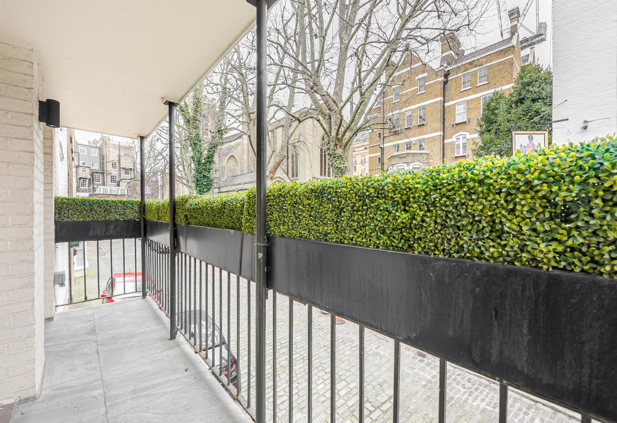 Modern 3 Bedroom Luxury House With Garage In Londres