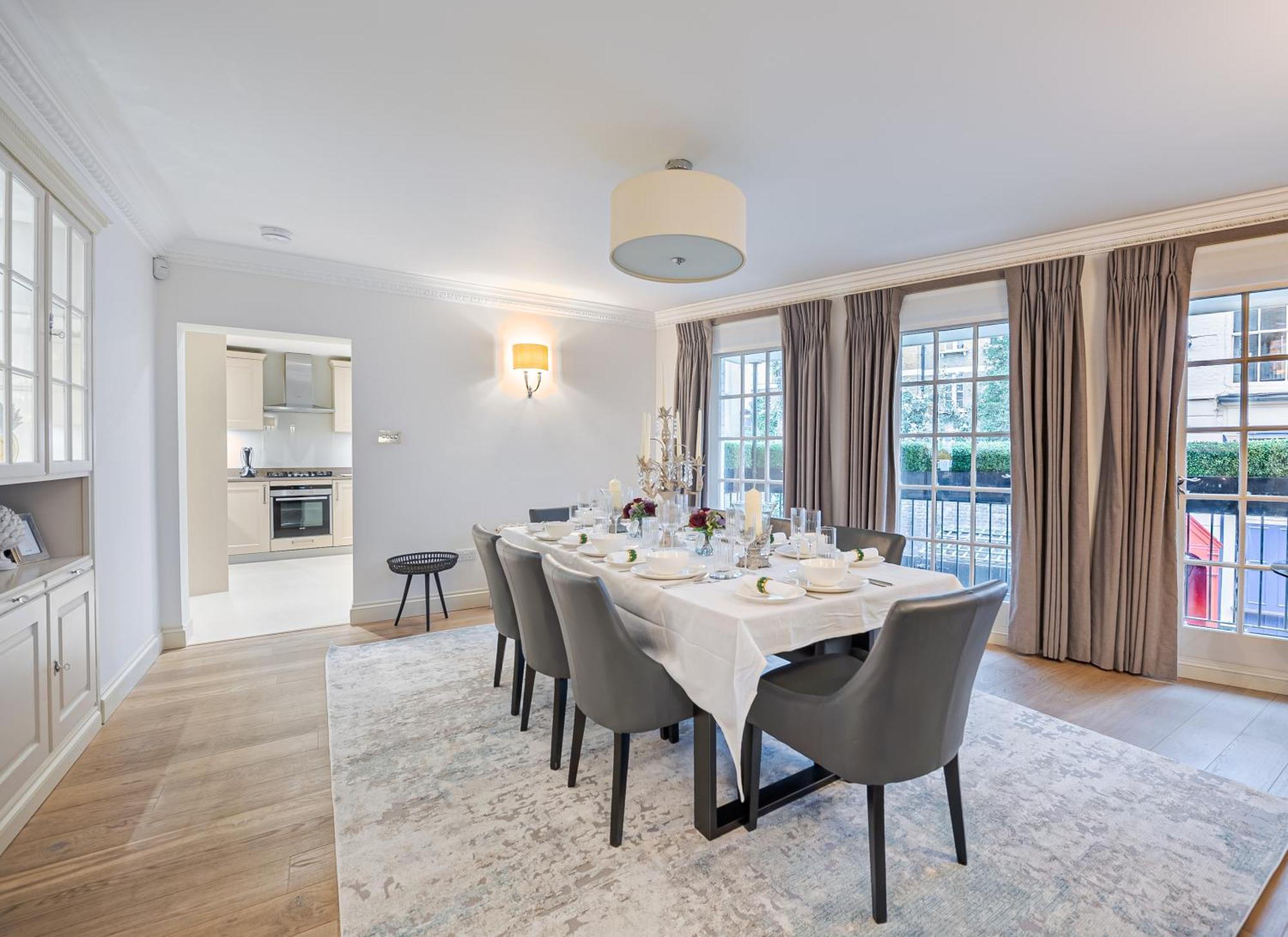 Modern 3 Bedroom Luxury House With Garage In Apartamento