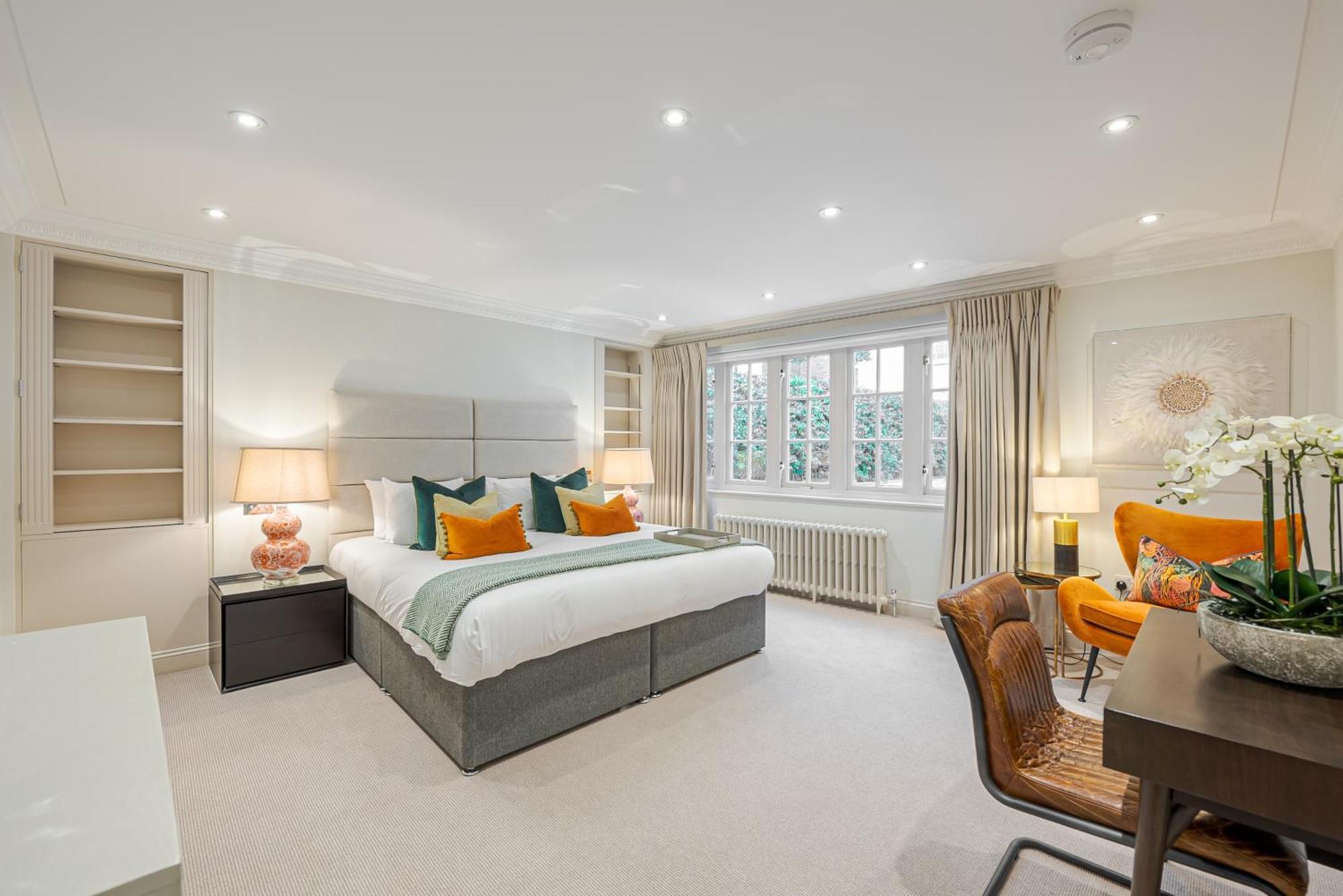 Modern 3 Bedroom Luxury House With Garage In