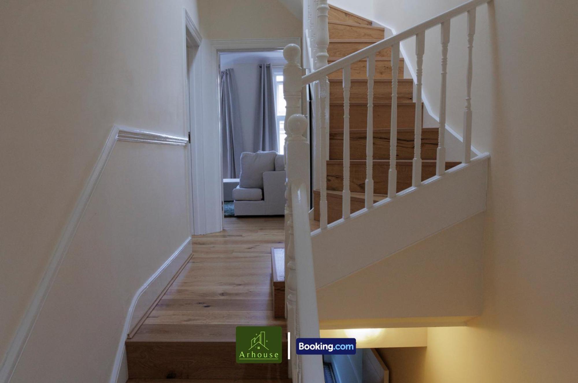 3 Bedroom By Arhouse Short Lets & Serviced Kensal Rise With Free Wifi & Free Parking Apartment *