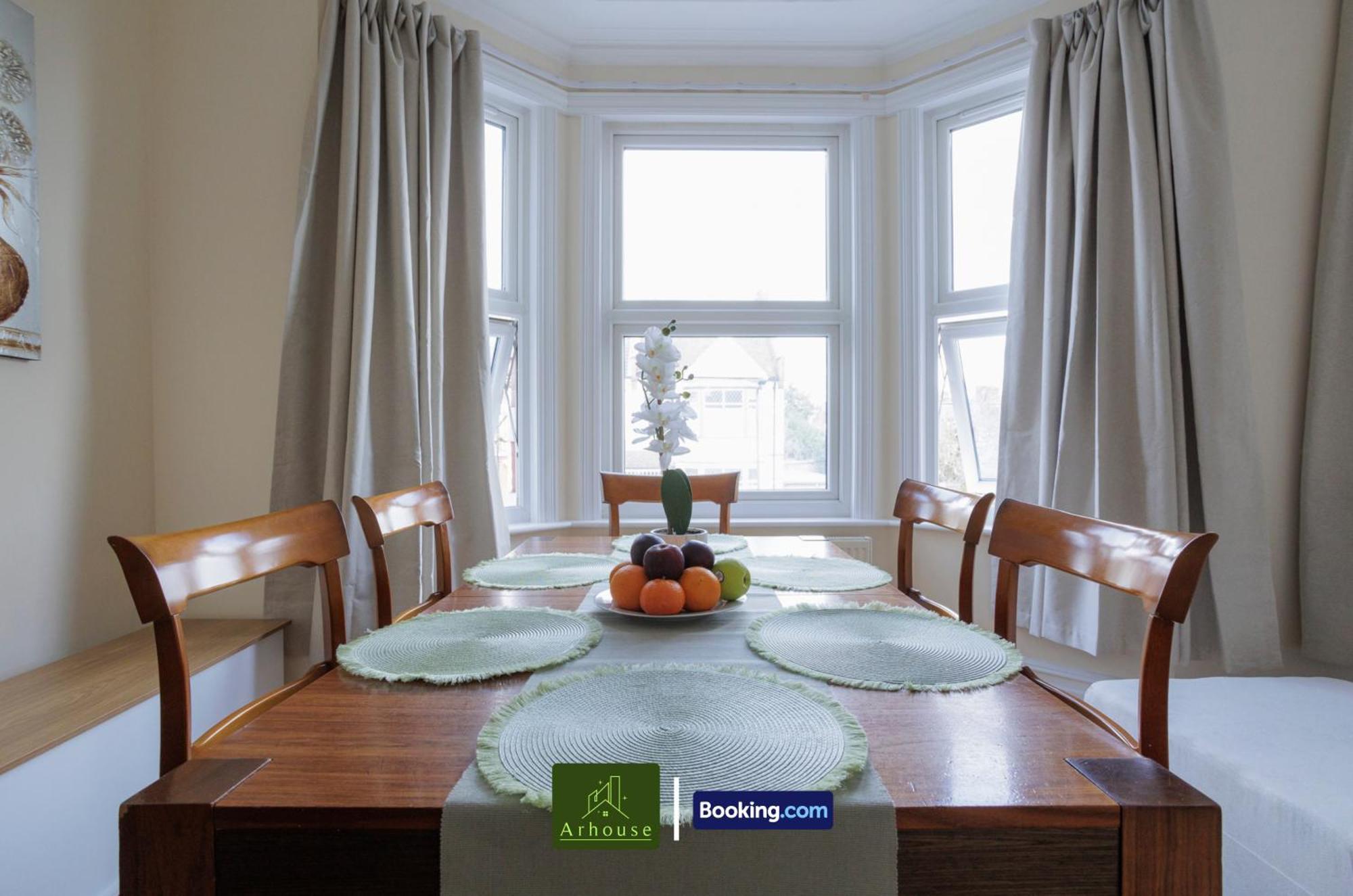 3 Bedroom By Arhouse Short Lets & Serviced Kensal Rise With Free Wifi & Free Parking *