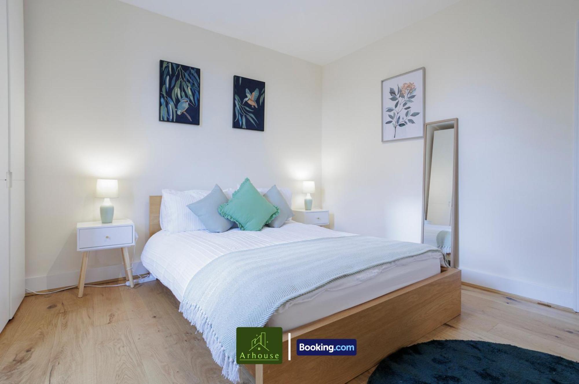3 Bedroom By Arhouse Short Lets & Serviced Kensal Rise With Free Wifi & Free Parking Apartment *