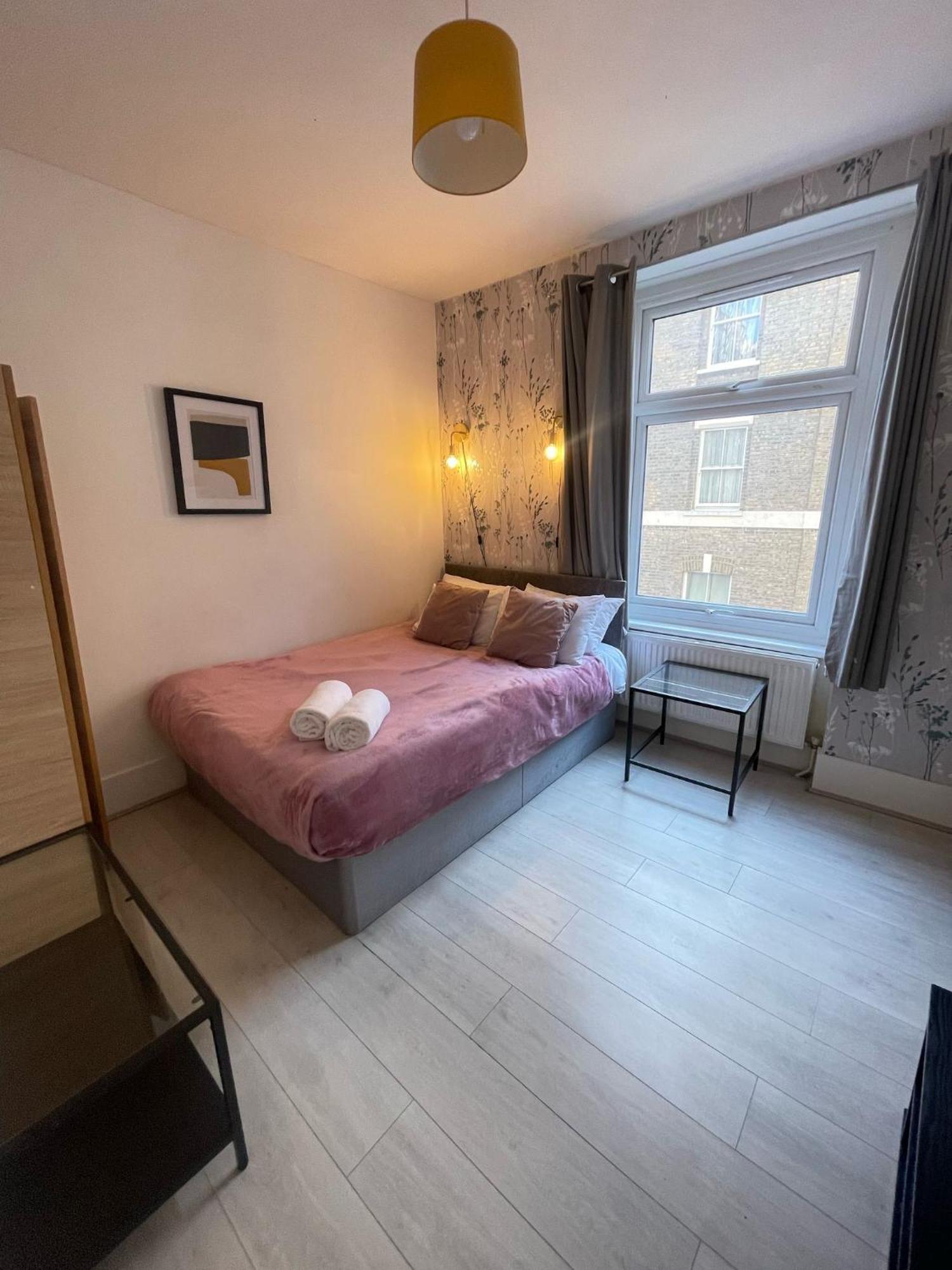 Lovely 2 Bed Flat 2 Floor Miles London