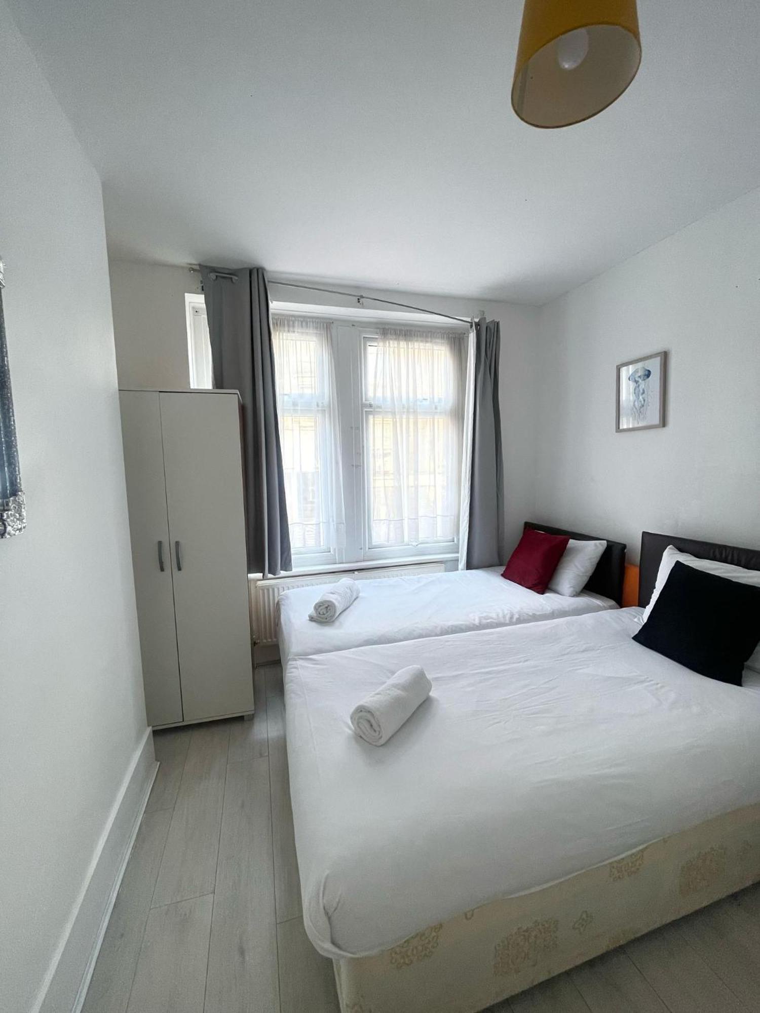 Lovely 2 Bed Flat 2 Floor Miles * London
