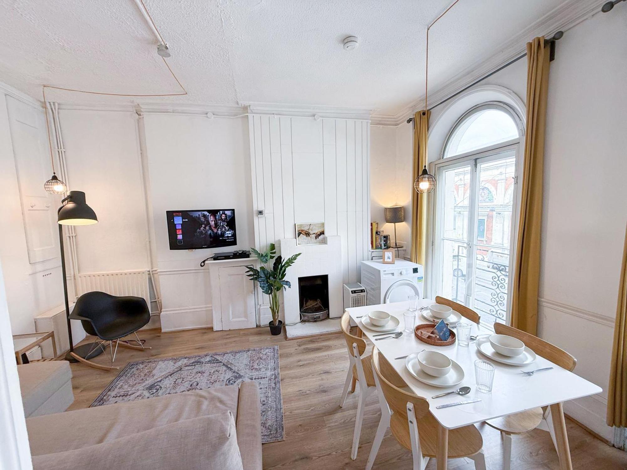 Chic 2-bedroom Flat In Farringdon Barbican Centre Holiday home *