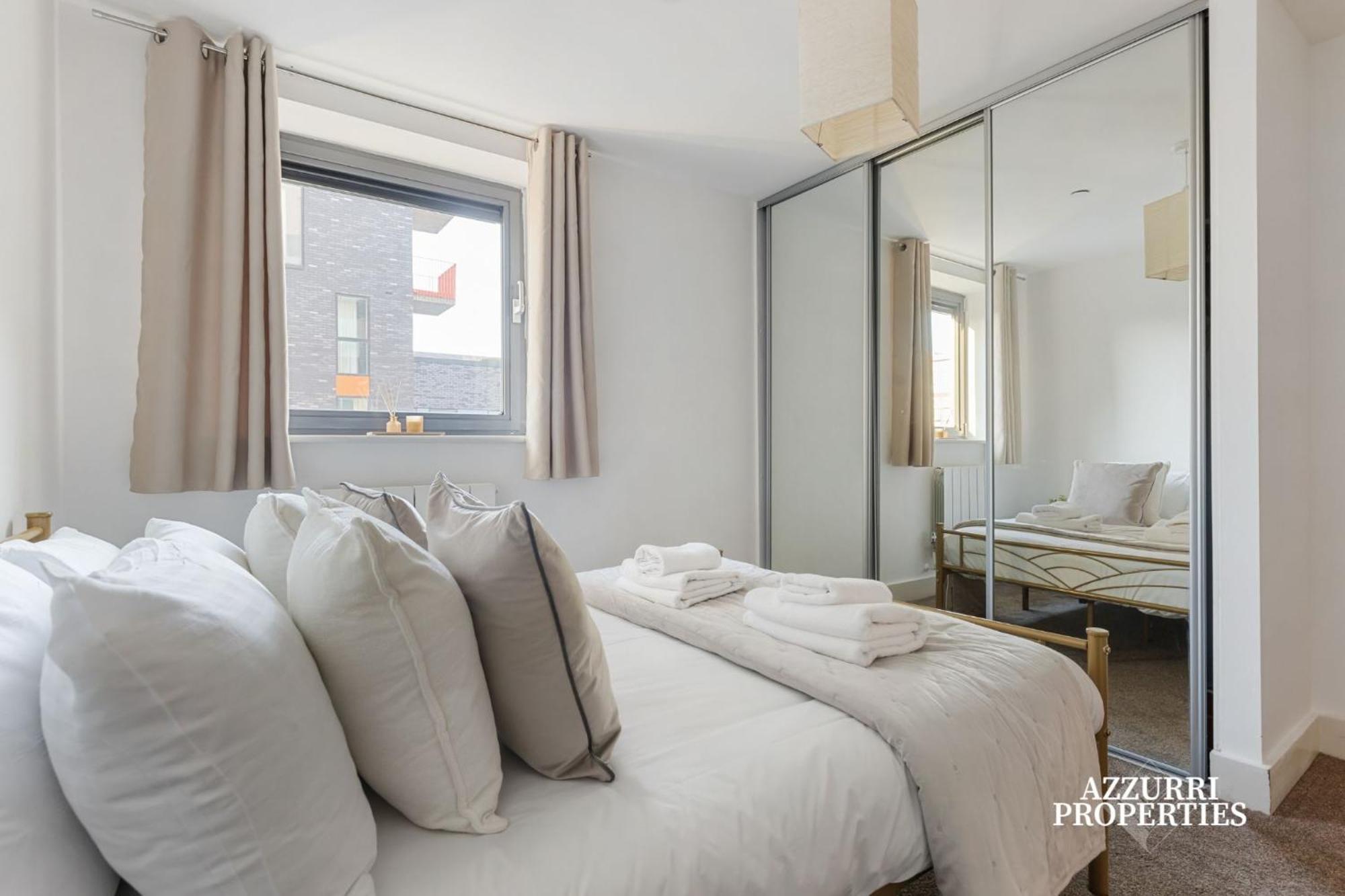 2 Bed Only Five Minutes Walk From Crossharbour Apartment