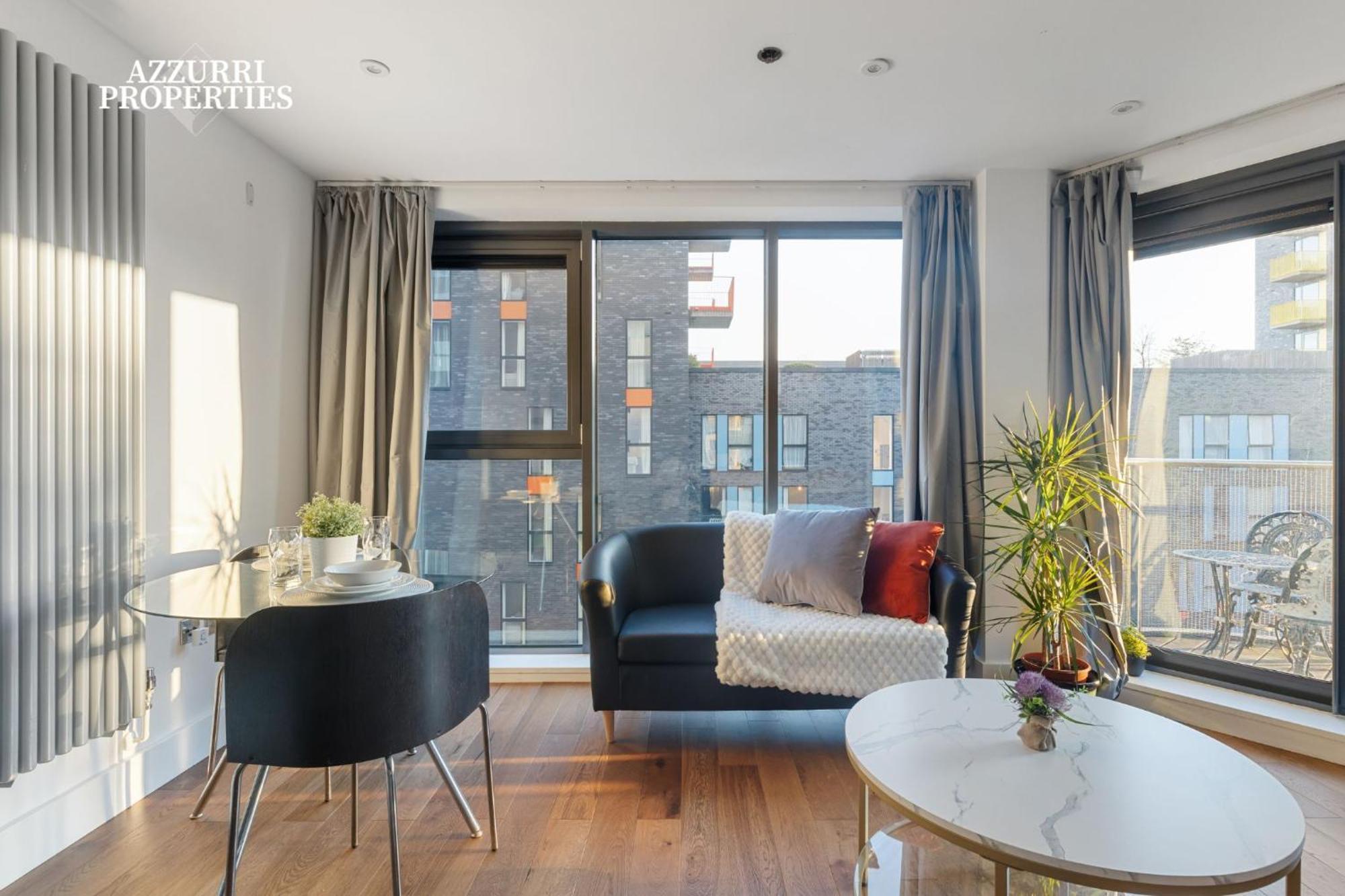2 Bed Only Five Minutes Walk From Crossharbour Apartment London