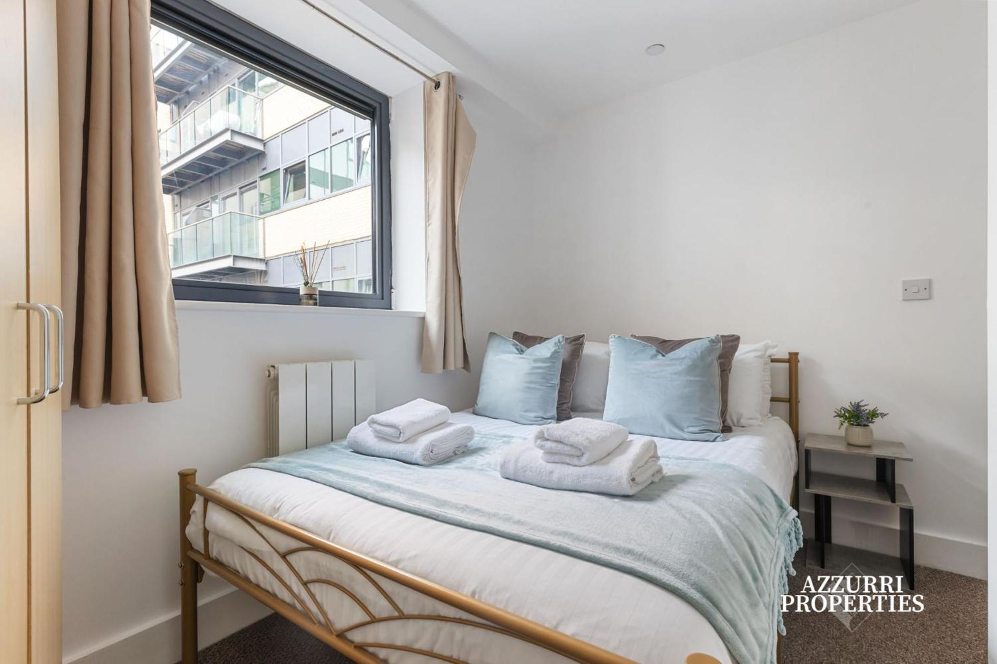 2 Bed Only Five Minutes Walk From Crossharbour London