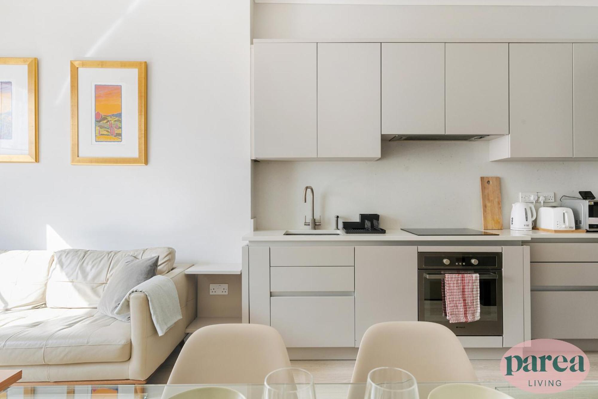 Parea Living - Stylish South Kensington Getaway Apartment