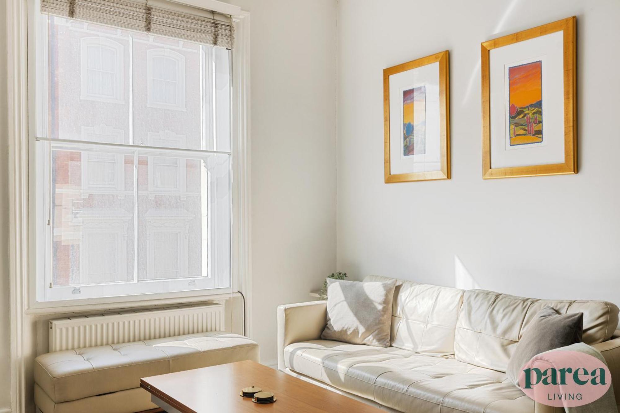 Parea Living - Stylish South Kensington Getaway Apartment *