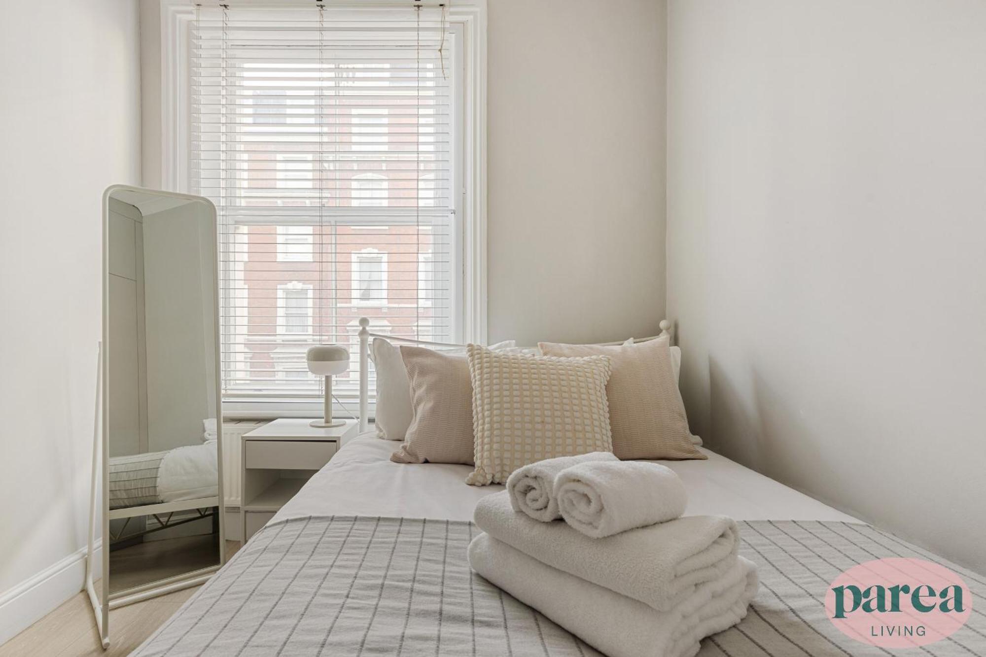 Parea Living - Stylish South Kensington Getaway Apartment *