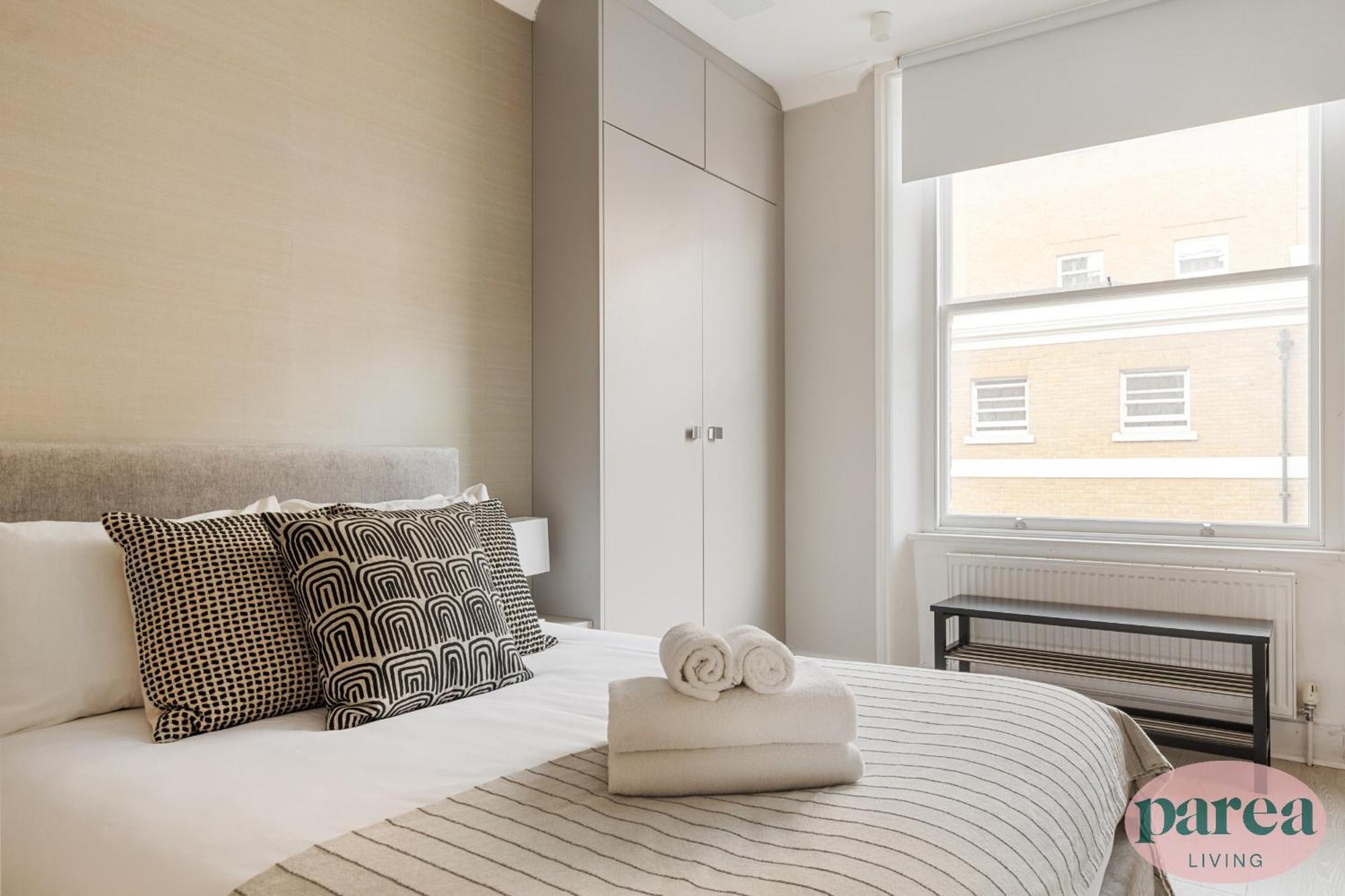 Parea Living - Stylish South Kensington Getaway Apartment London