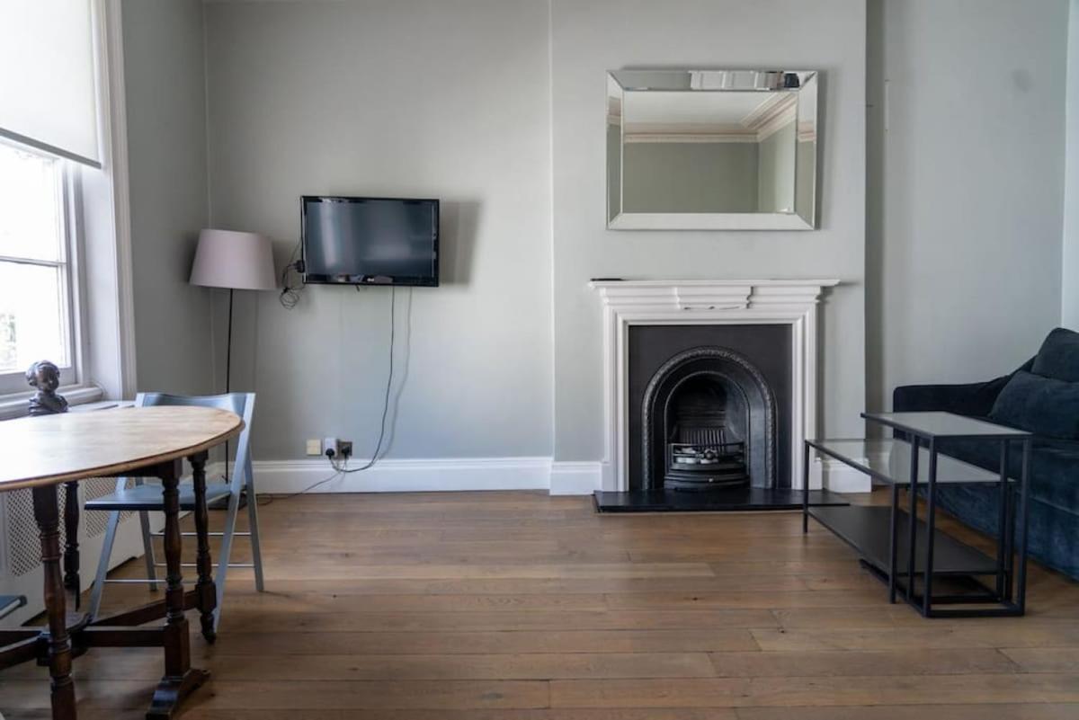 Modern Flat On Charming Warwick Avenue London