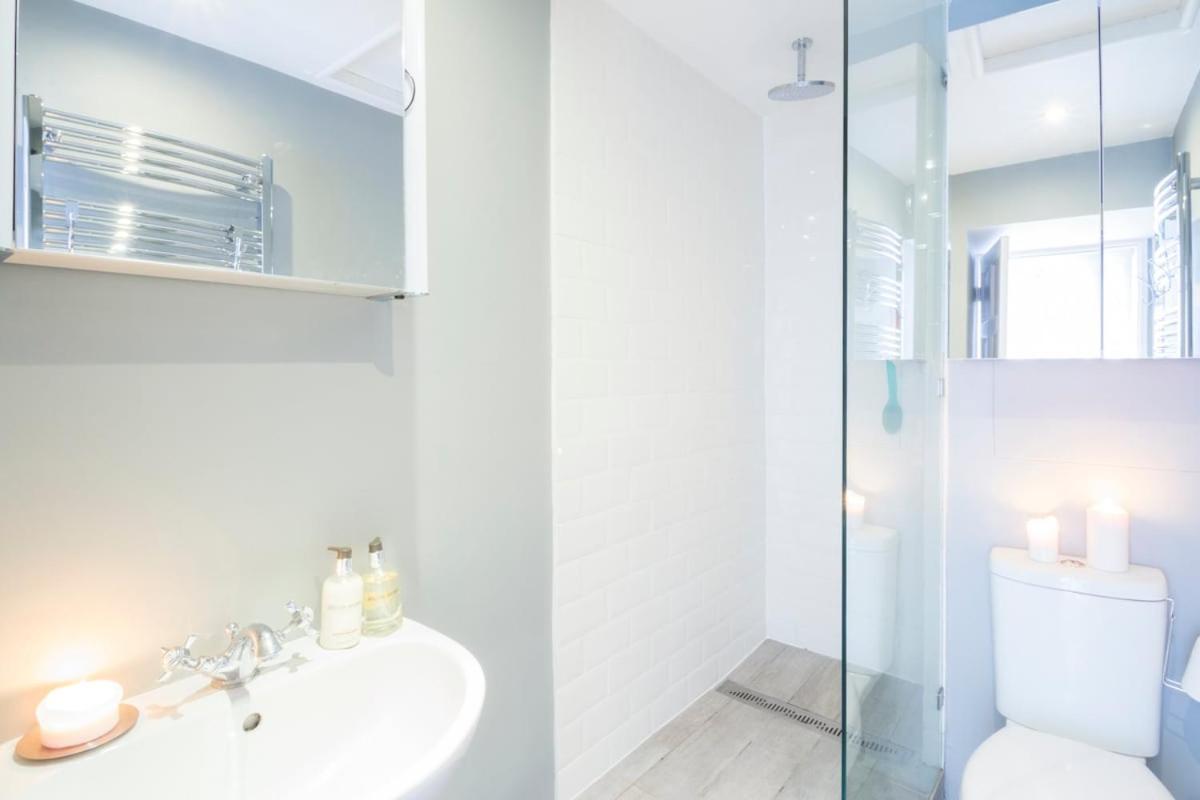 Modern Flat On Charming Warwick Avenue * London
