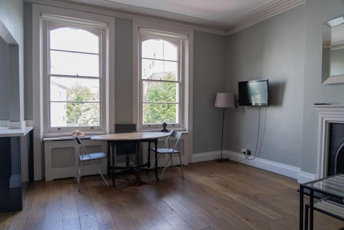 Modern Flat On Charming Warwick Avenue