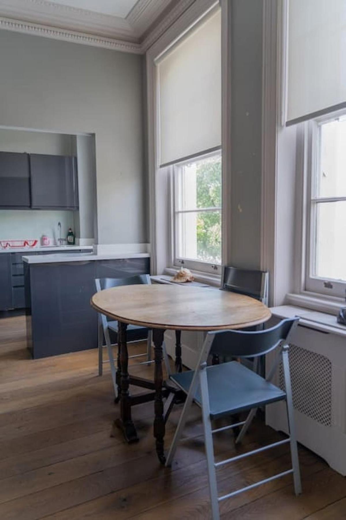 Modern Flat On Charming Warwick Avenue *