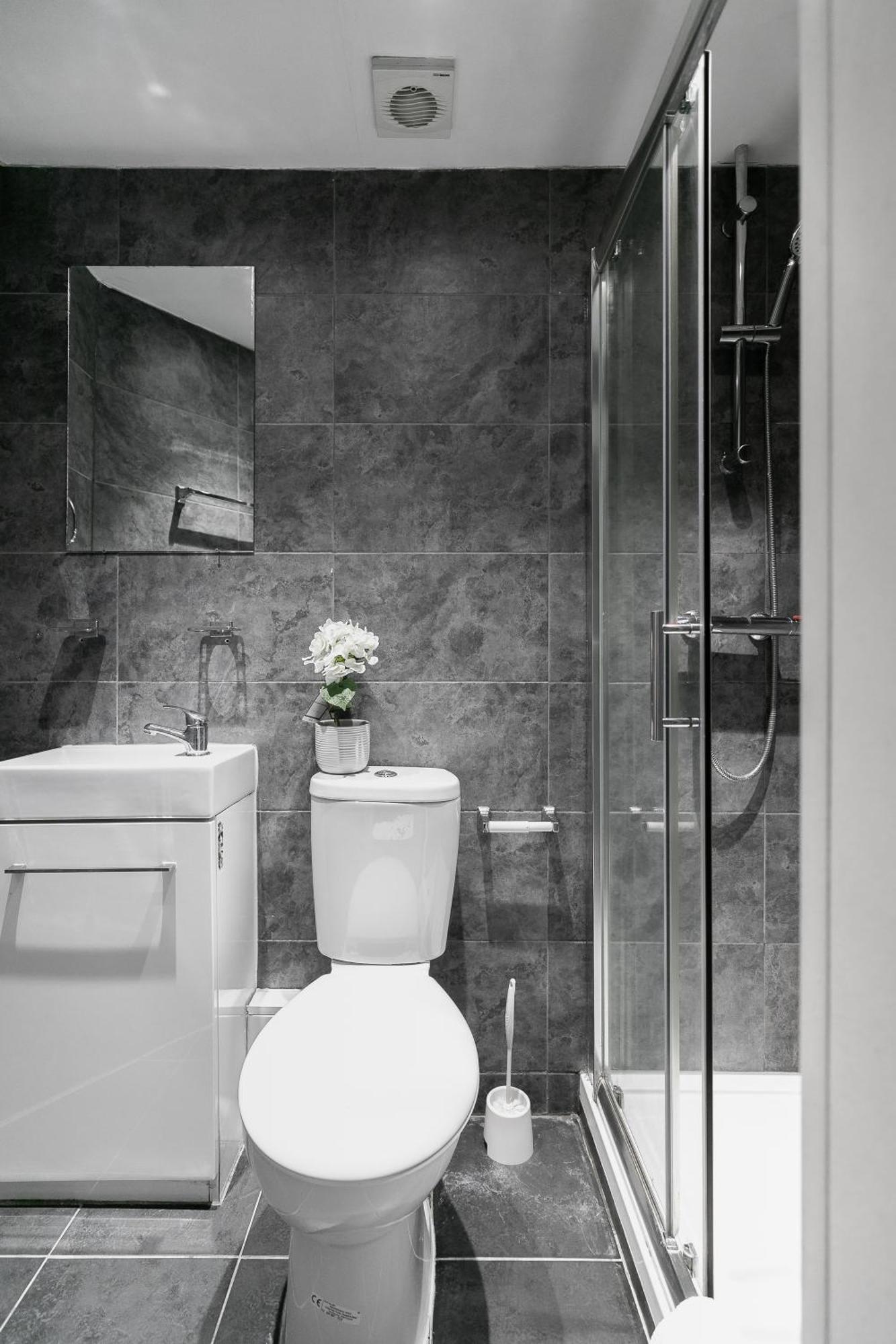 Prime Vision Living - Hyde Park Apartment *