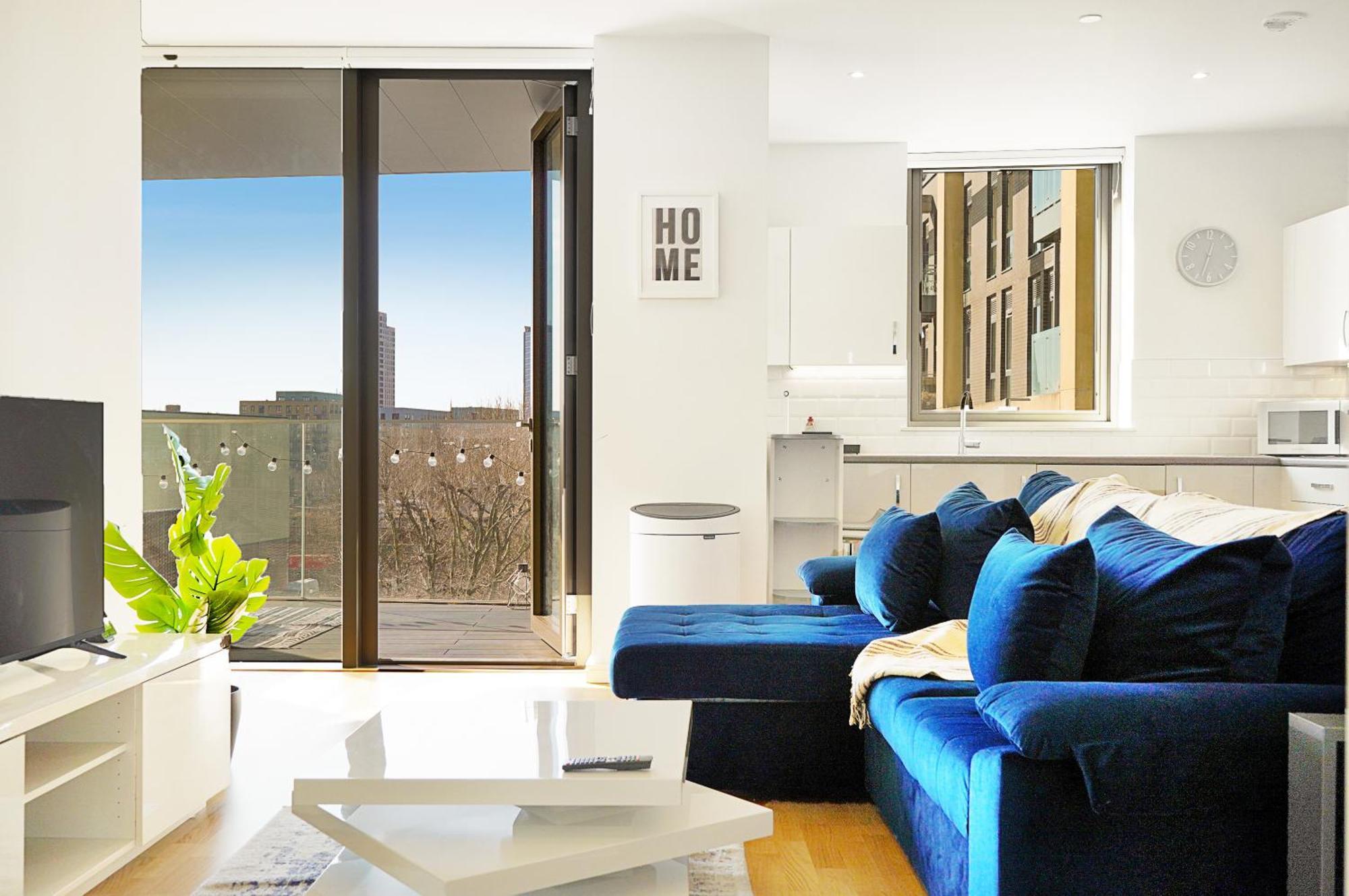 Apartment Stunning Flat With Large Balcony Overlooking River By Cto Serviced *