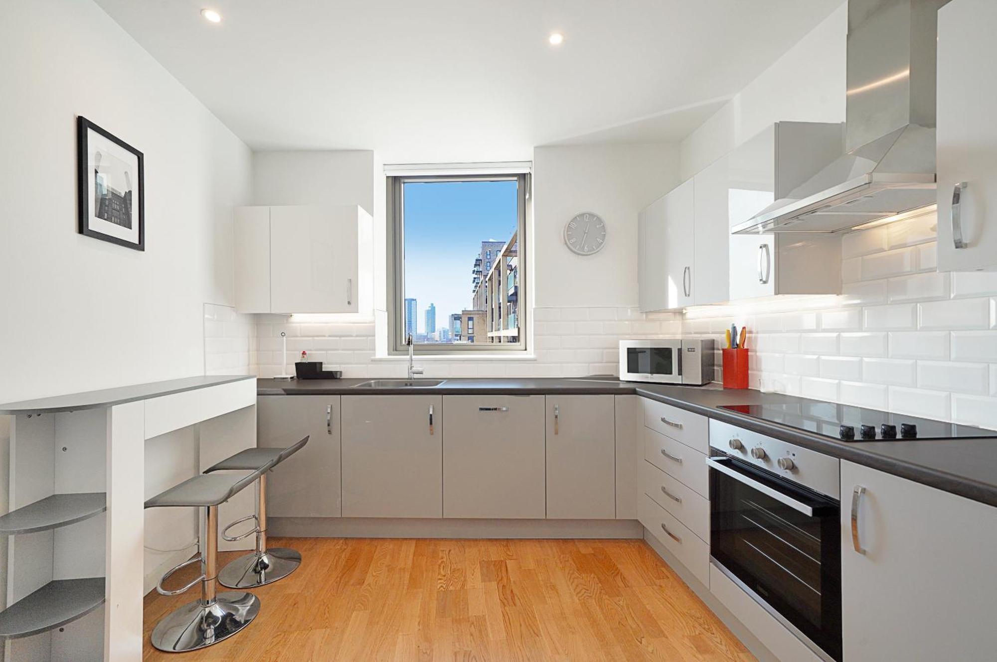 Apartment Stunning Flat With Large Balcony Overlooking River By Cto Serviced London