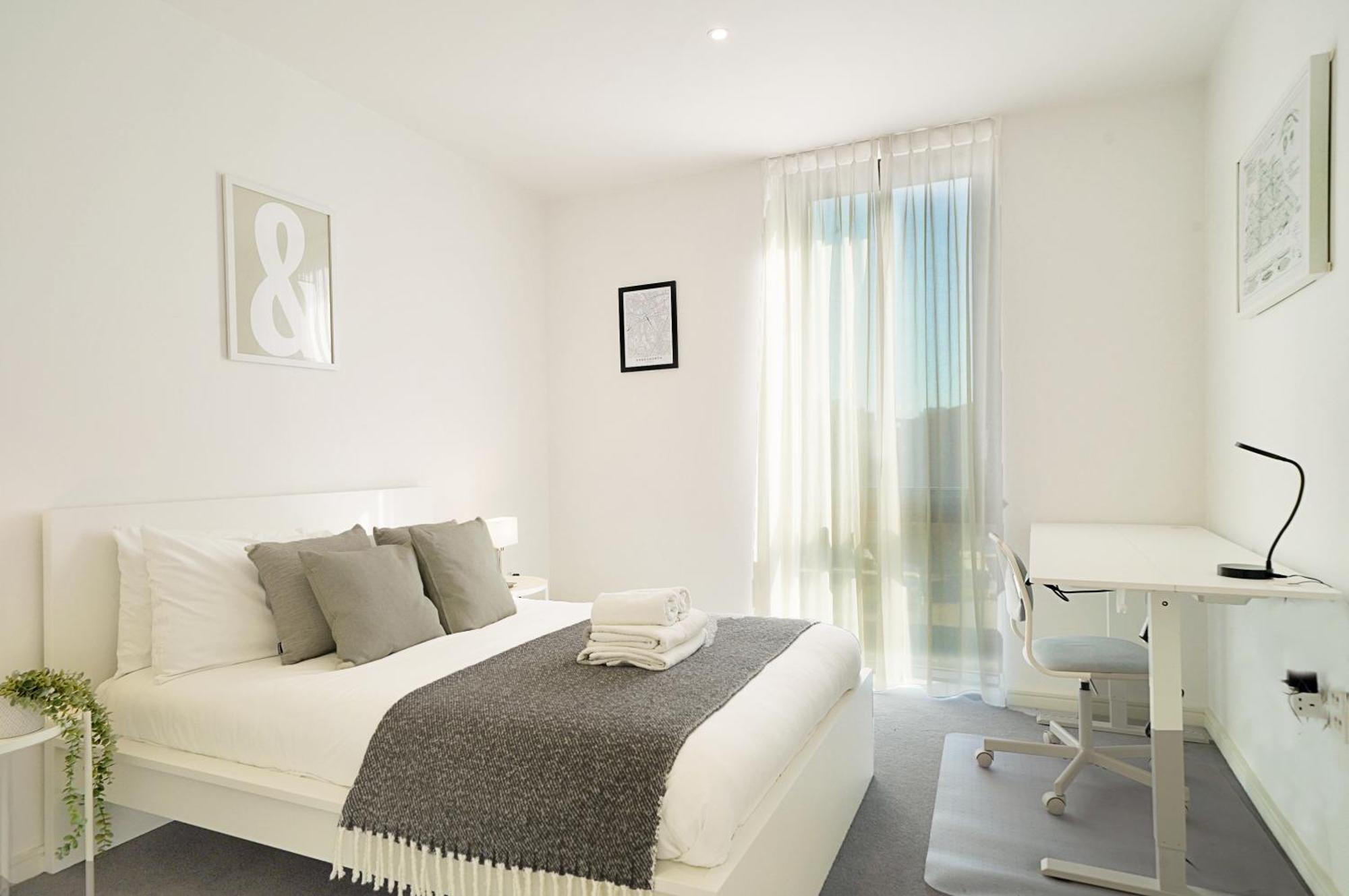 Apartment Stunning Flat With Large Balcony Overlooking River By Cto Serviced London