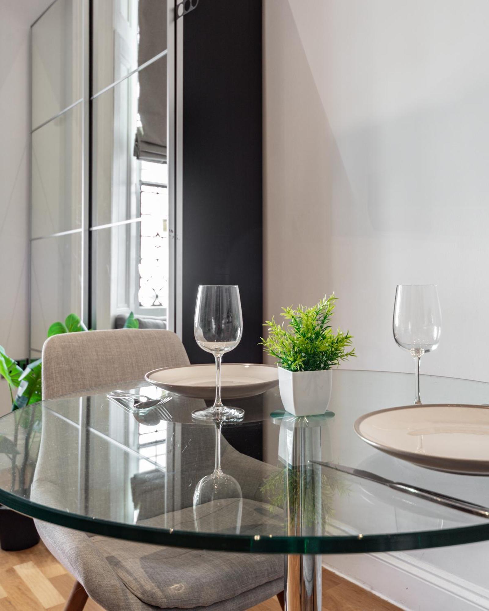 Prime Vision Living - Hyde Park Apartment