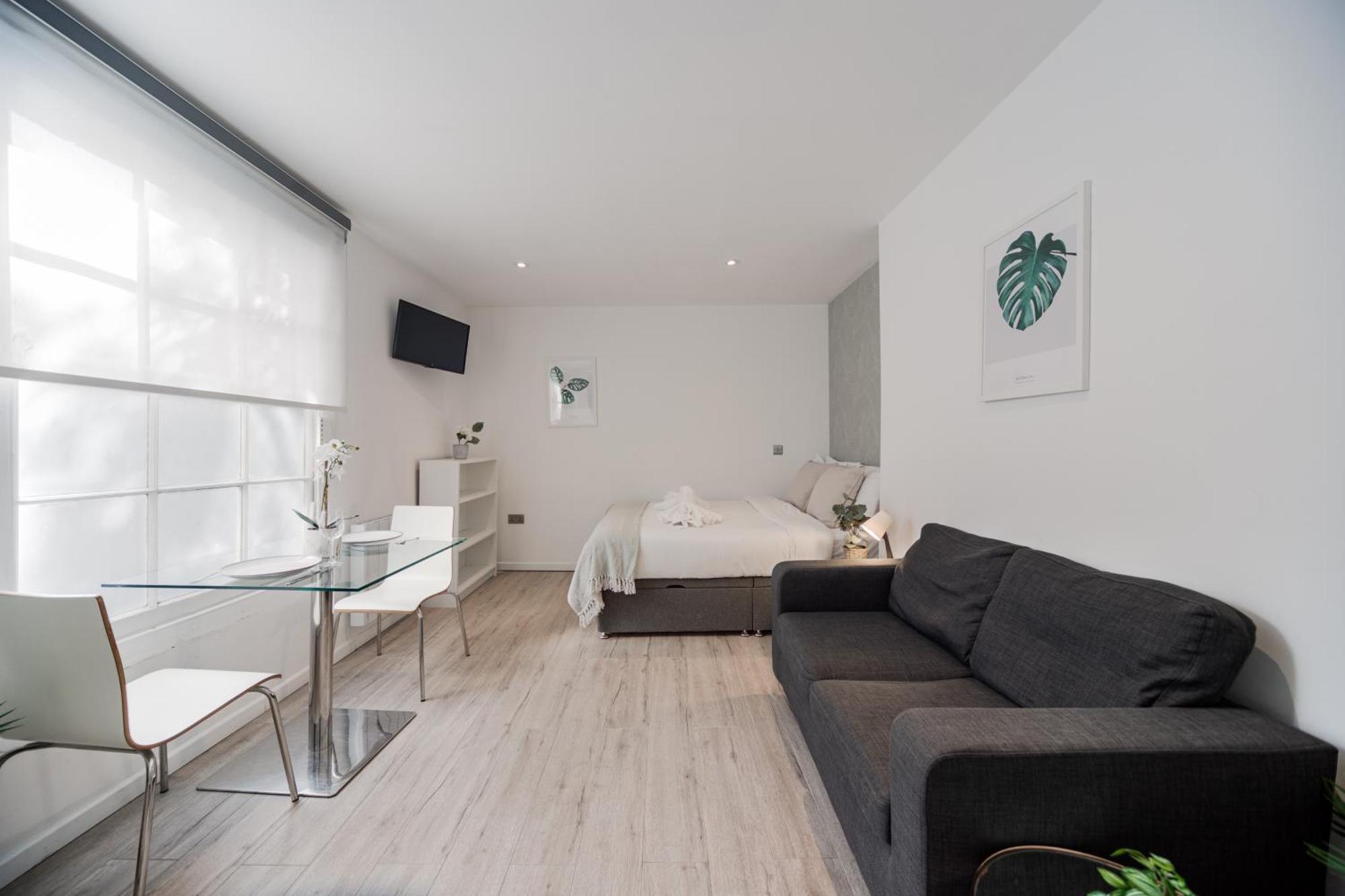 Prime Vision Living - Hyde Park *