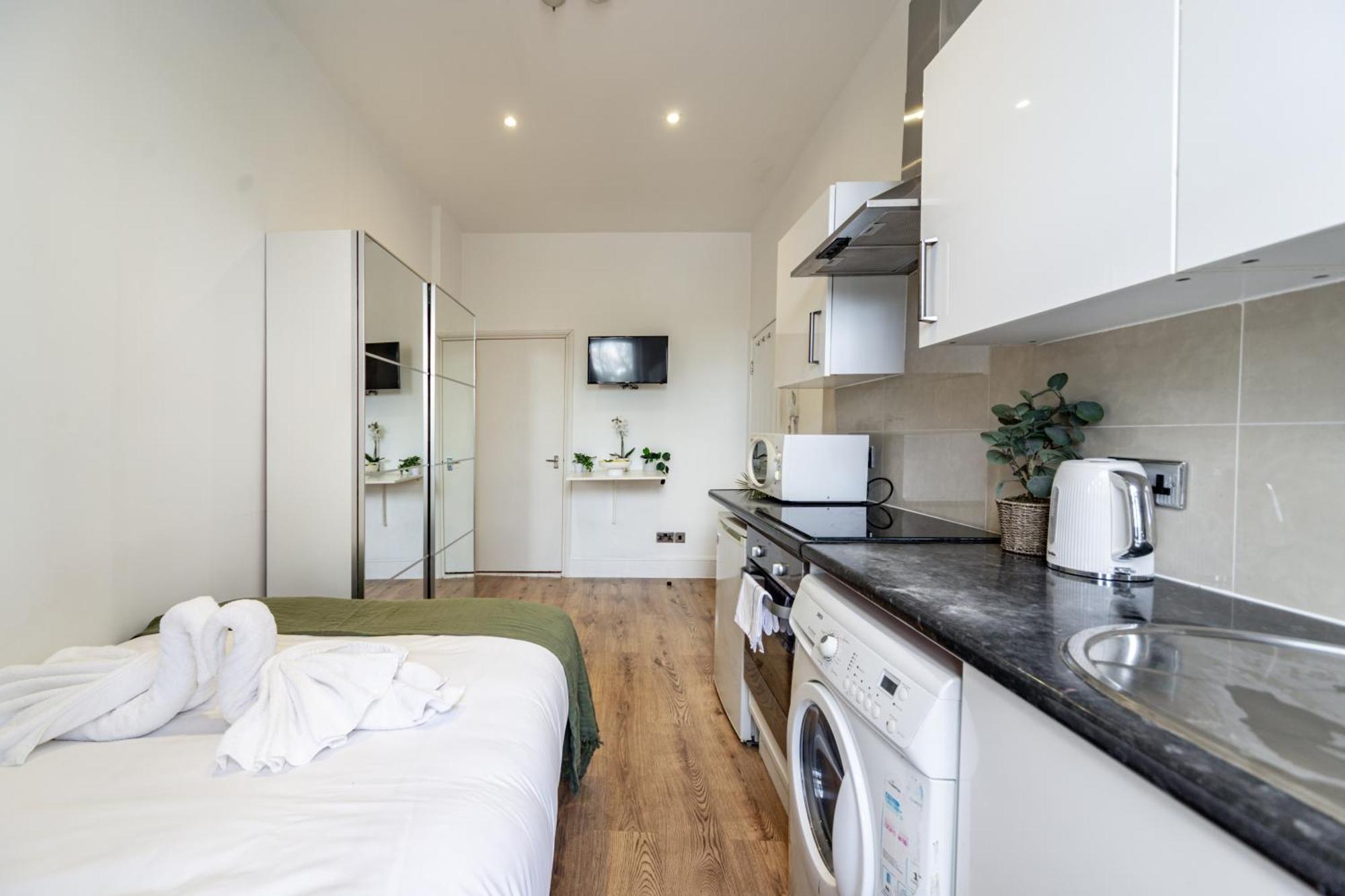 Prime Vision Living - Hyde Park Apartment