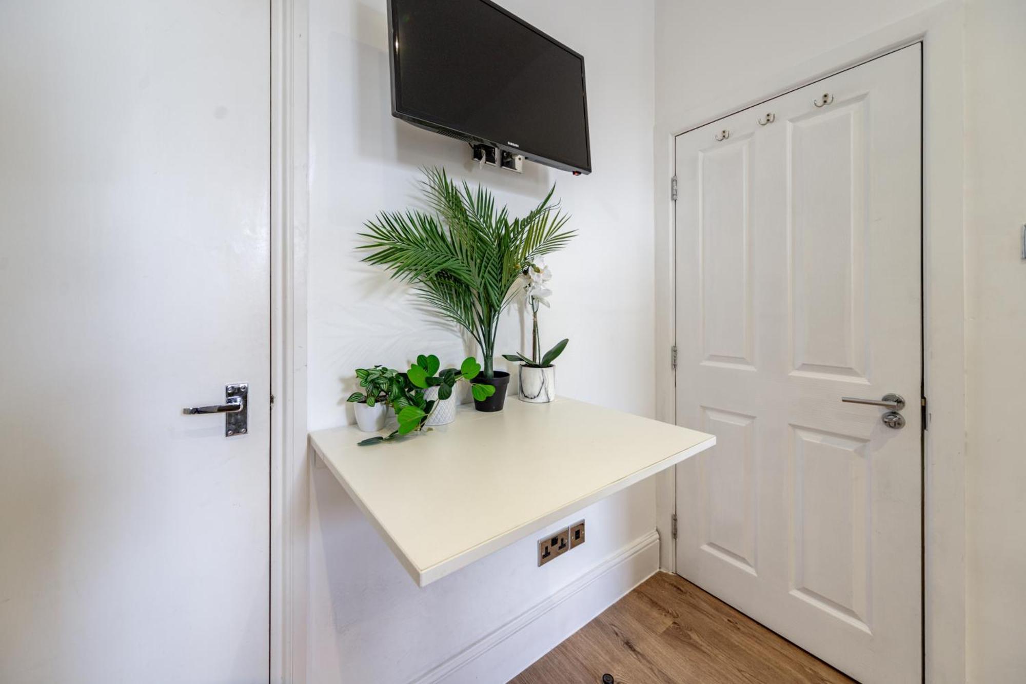 Prime Vision Living - Hyde Park *