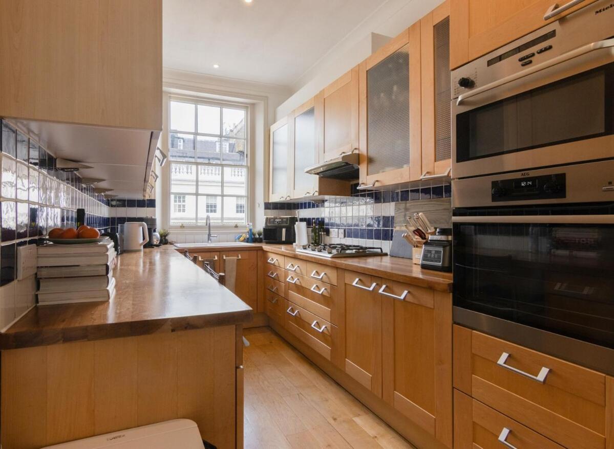 Apartment 3 Bedroom Luxury In Eaton Square