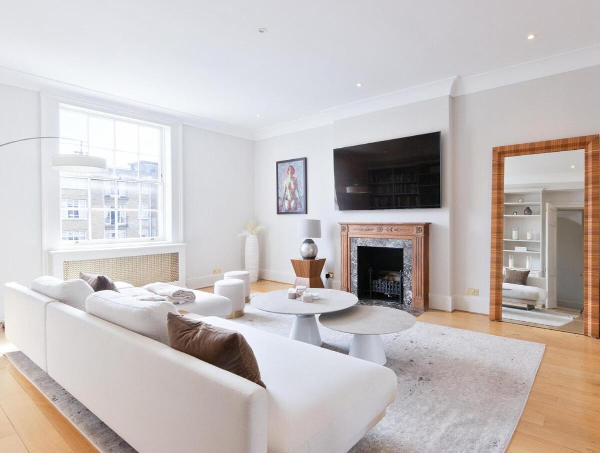 Apartment 3 Bedroom Luxury In Eaton Square *