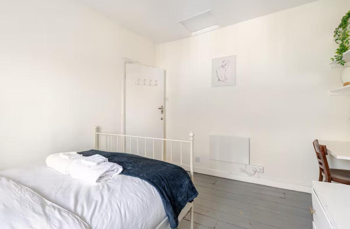 Apartment Camden - 10 Percent Reduced From Restaurant Bill