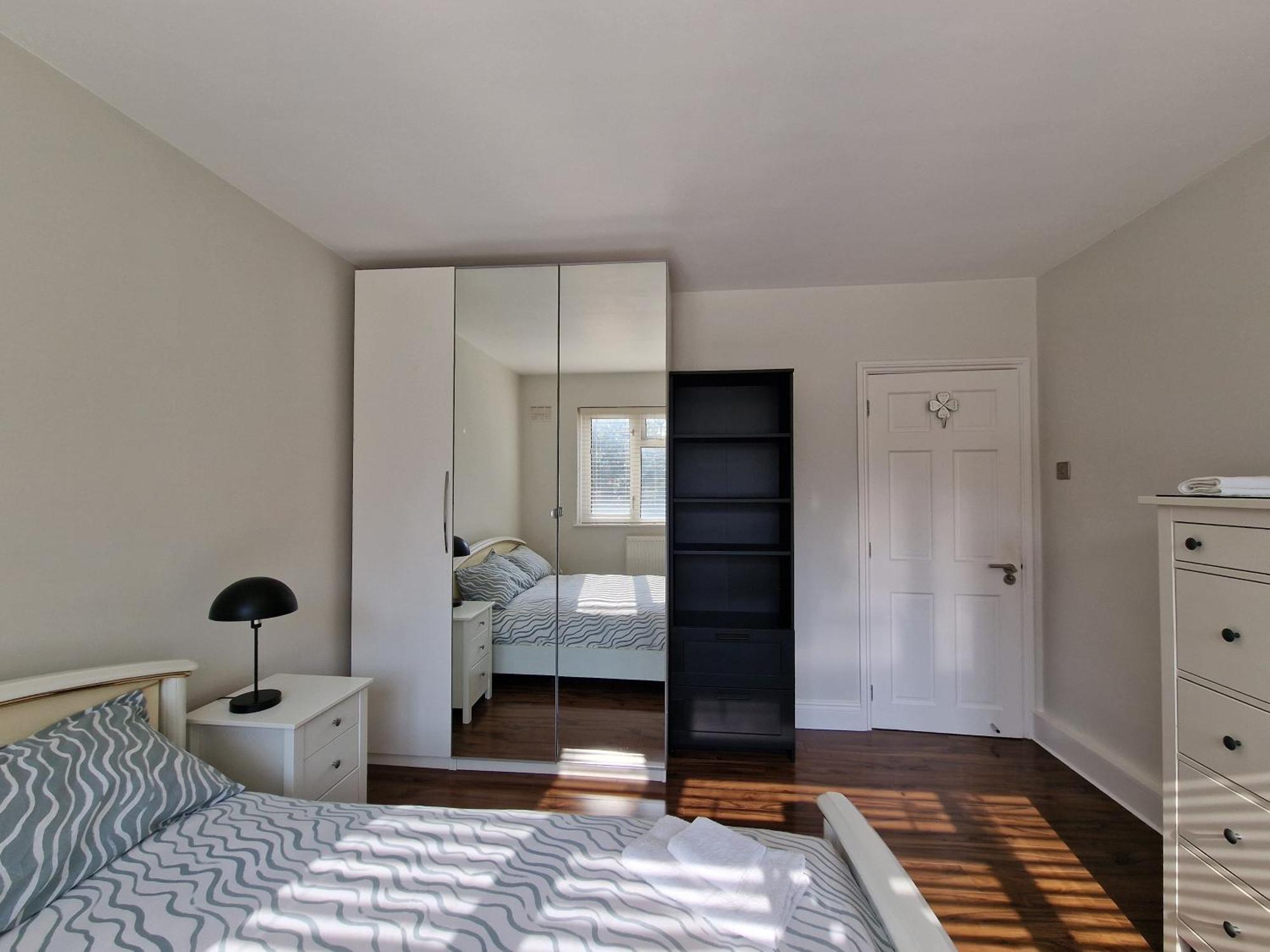 2 Bed Close To Apartment *