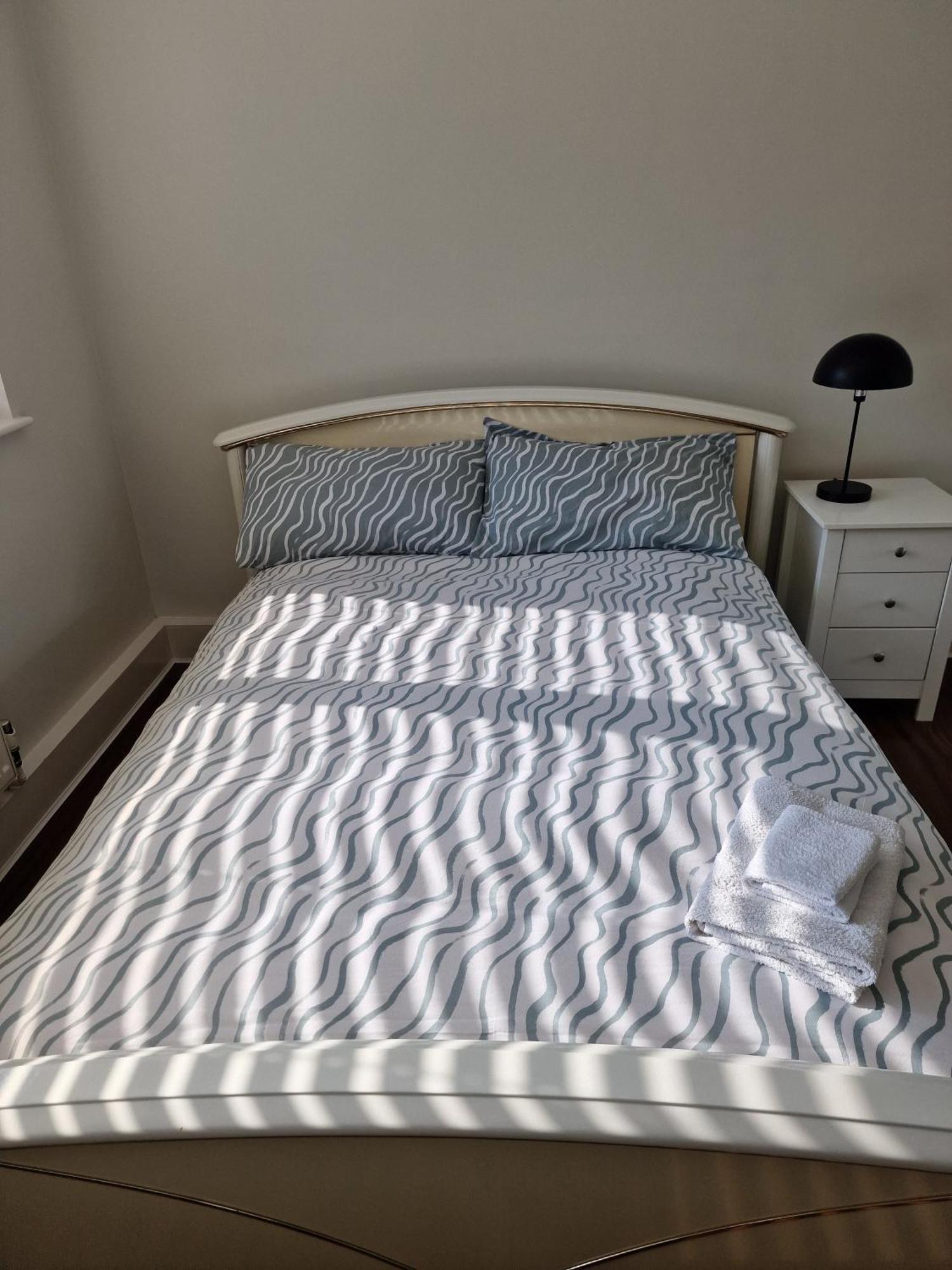 Apartment 2 Bed Close To *