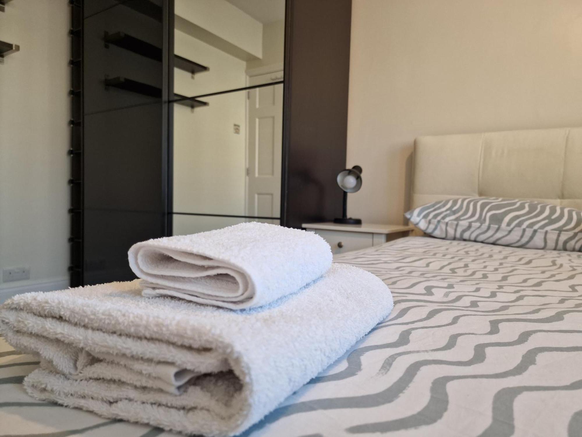 2 Bed Close To Apartment *