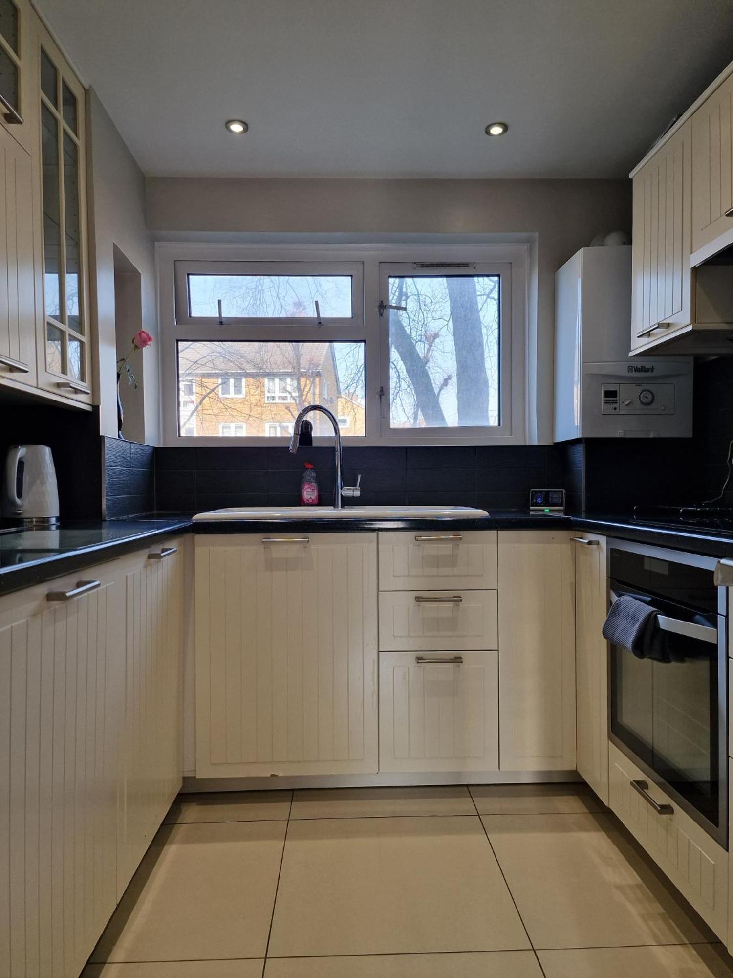 2 Bed Close To London