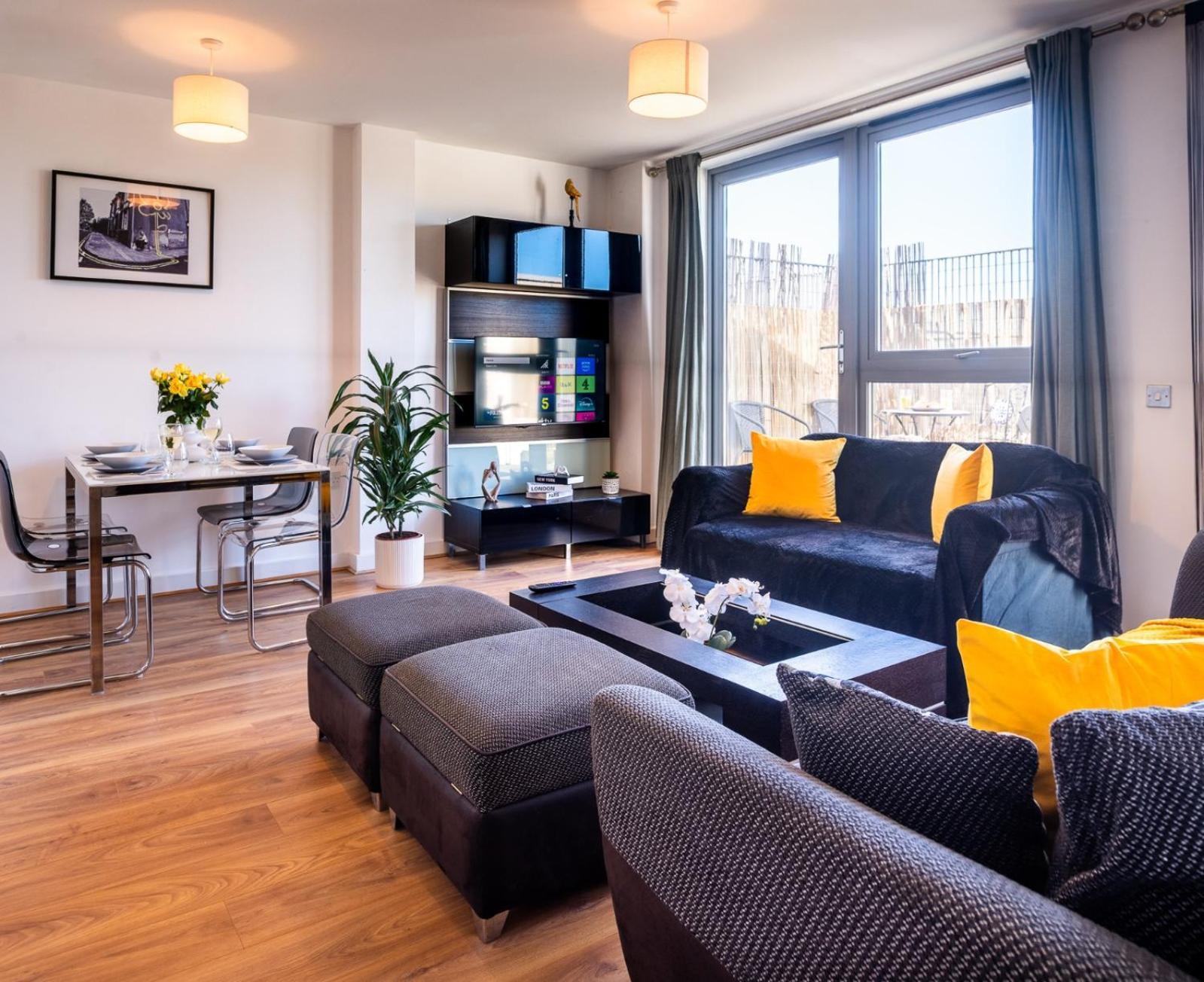 The Viewpoint - Modern Big 2 Bed Flat - Ideal For Longer Stays & Business Travel Apartment London