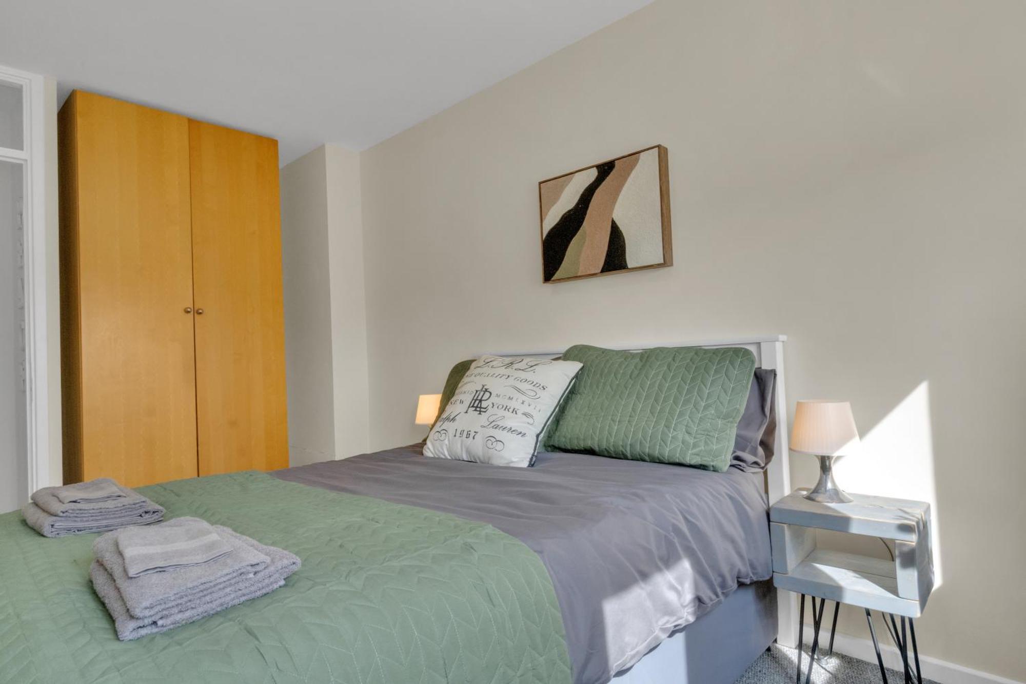 Love-all Wimbledon With Free Parking * London