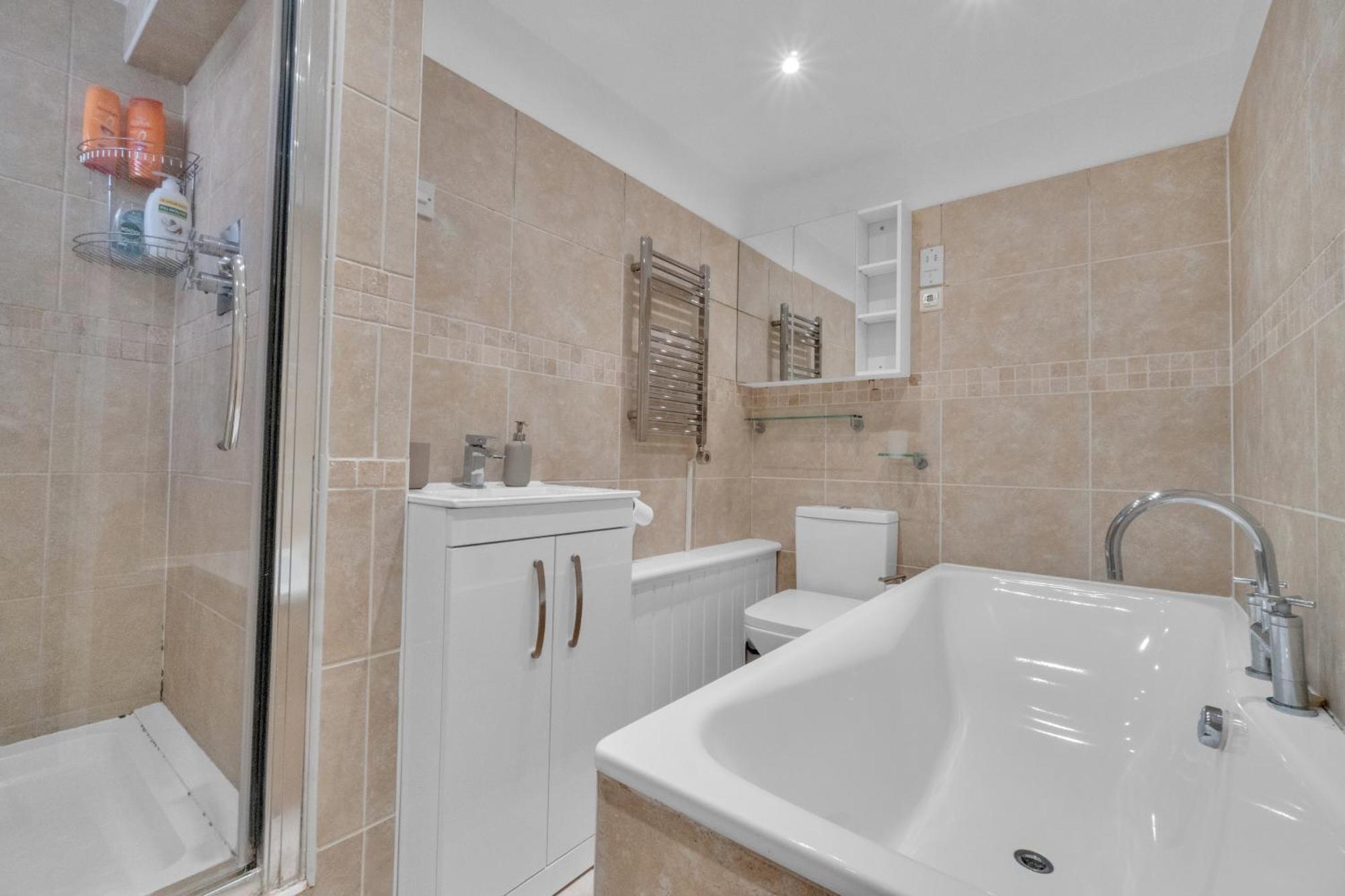 Love-all Wimbledon With Free Parking Apartment