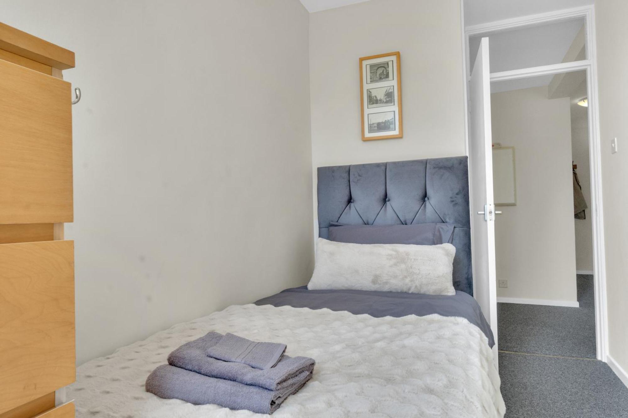 Love-all Wimbledon With Free Parking London