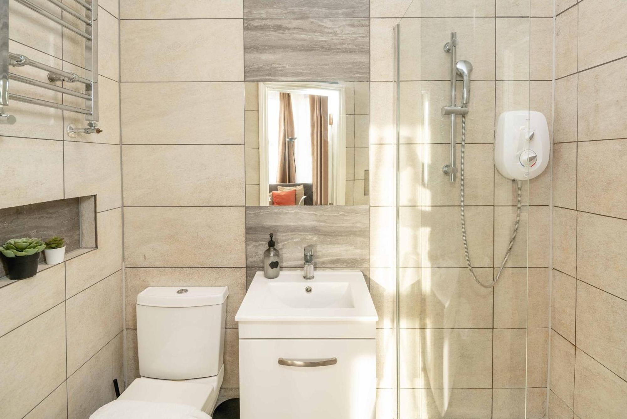 Apartment Bright By Hampstead & Kilburn For 4 *