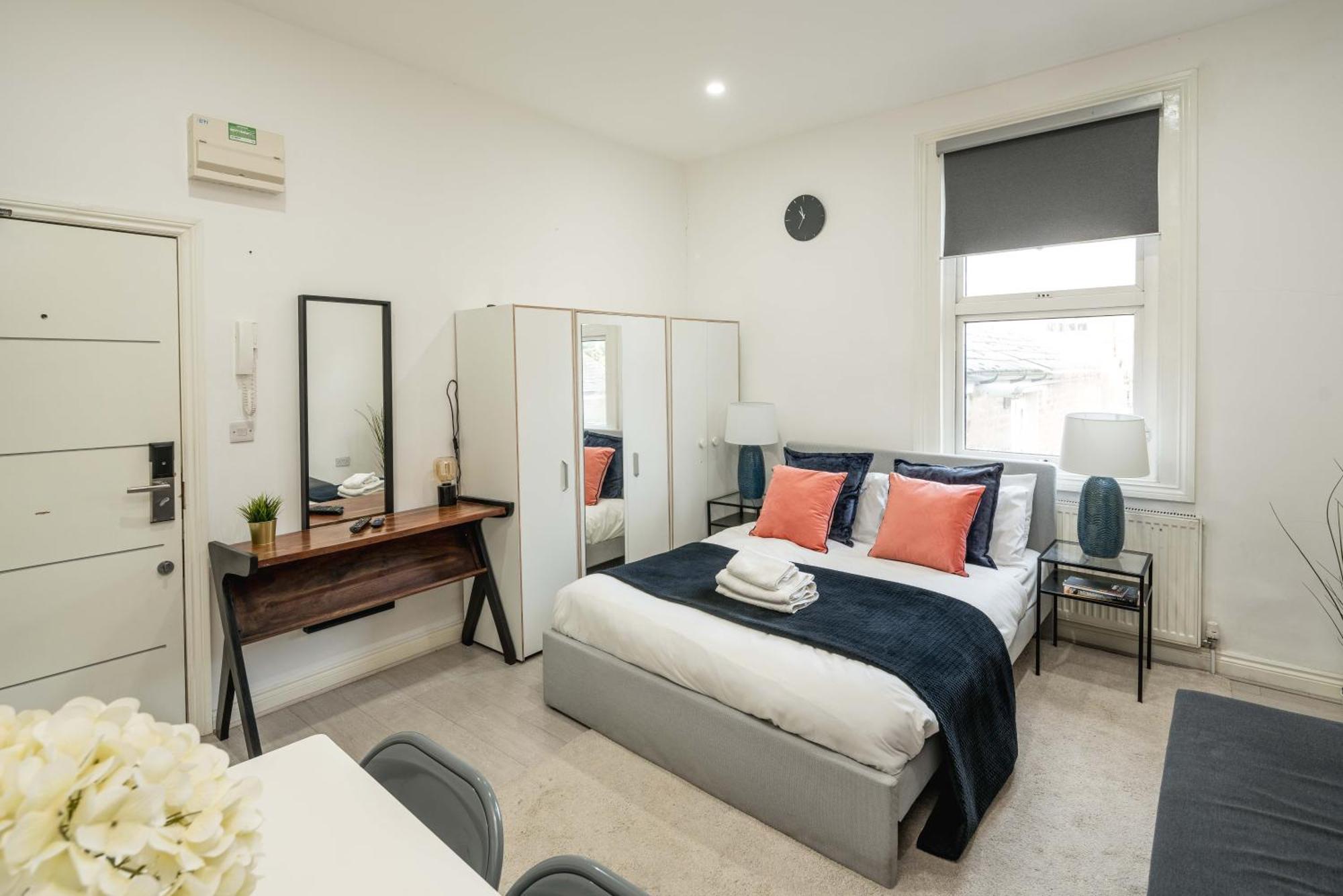 Stylish Flat For 2-4 By Kilburn & Hampstead Station Apartment *